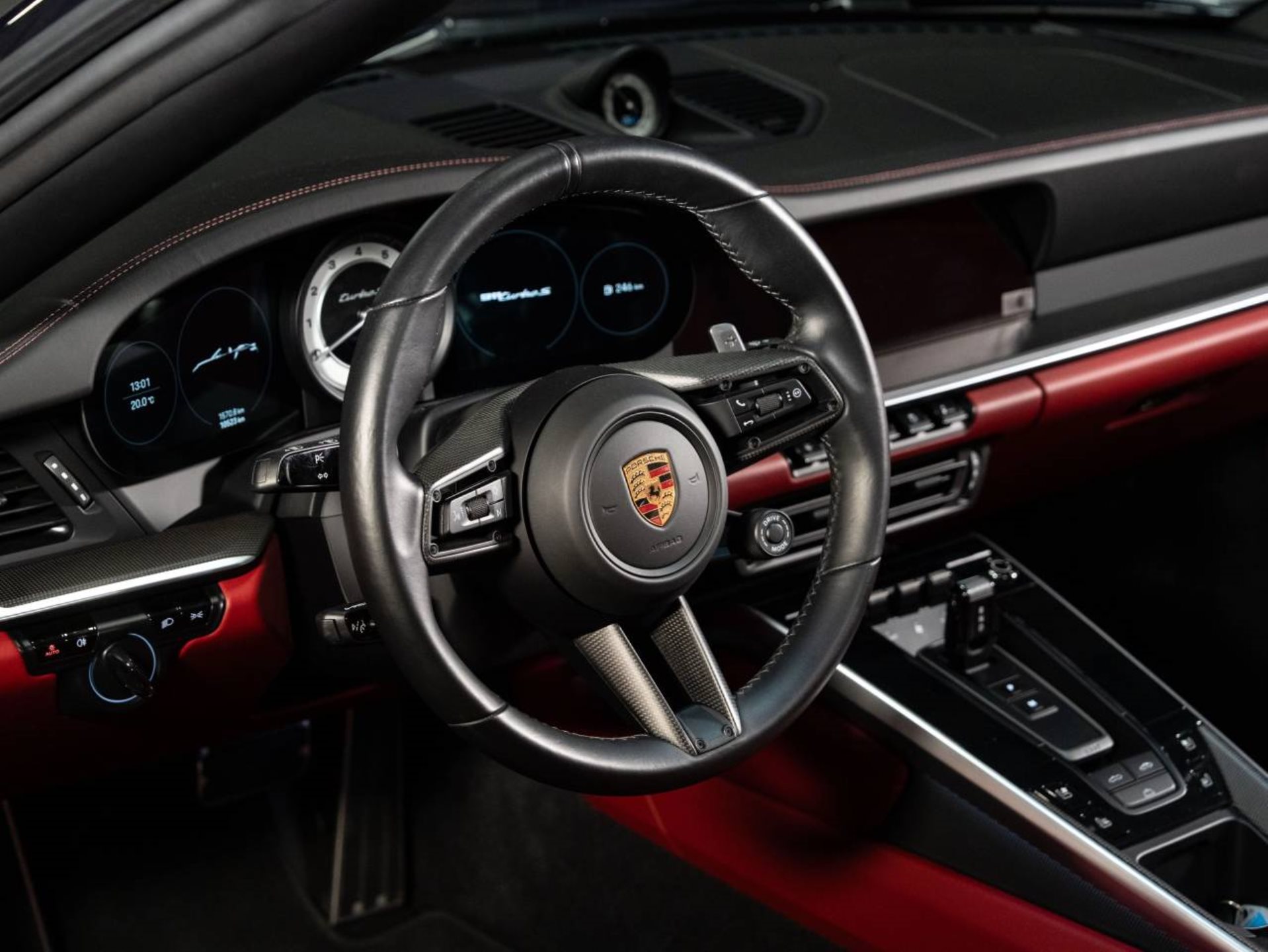 PORSCHE 911 Turbo S Cabriolet-image-10