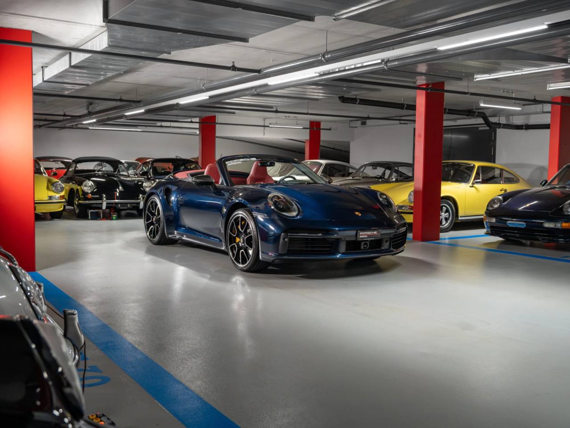 PORSCHE 911 Turbo S Cabriolet-image-2