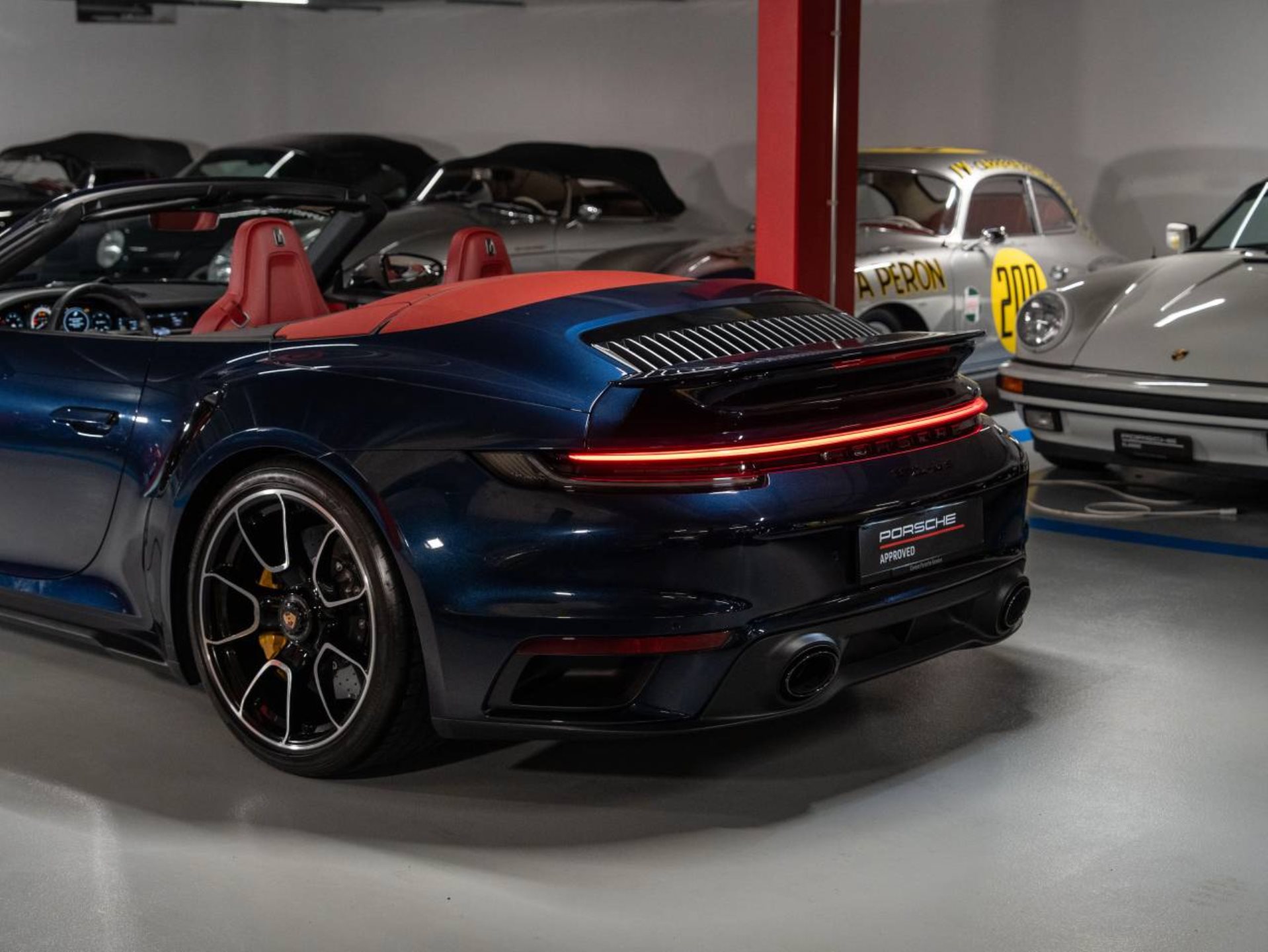 PORSCHE 911 Turbo S Cabriolet-image-27