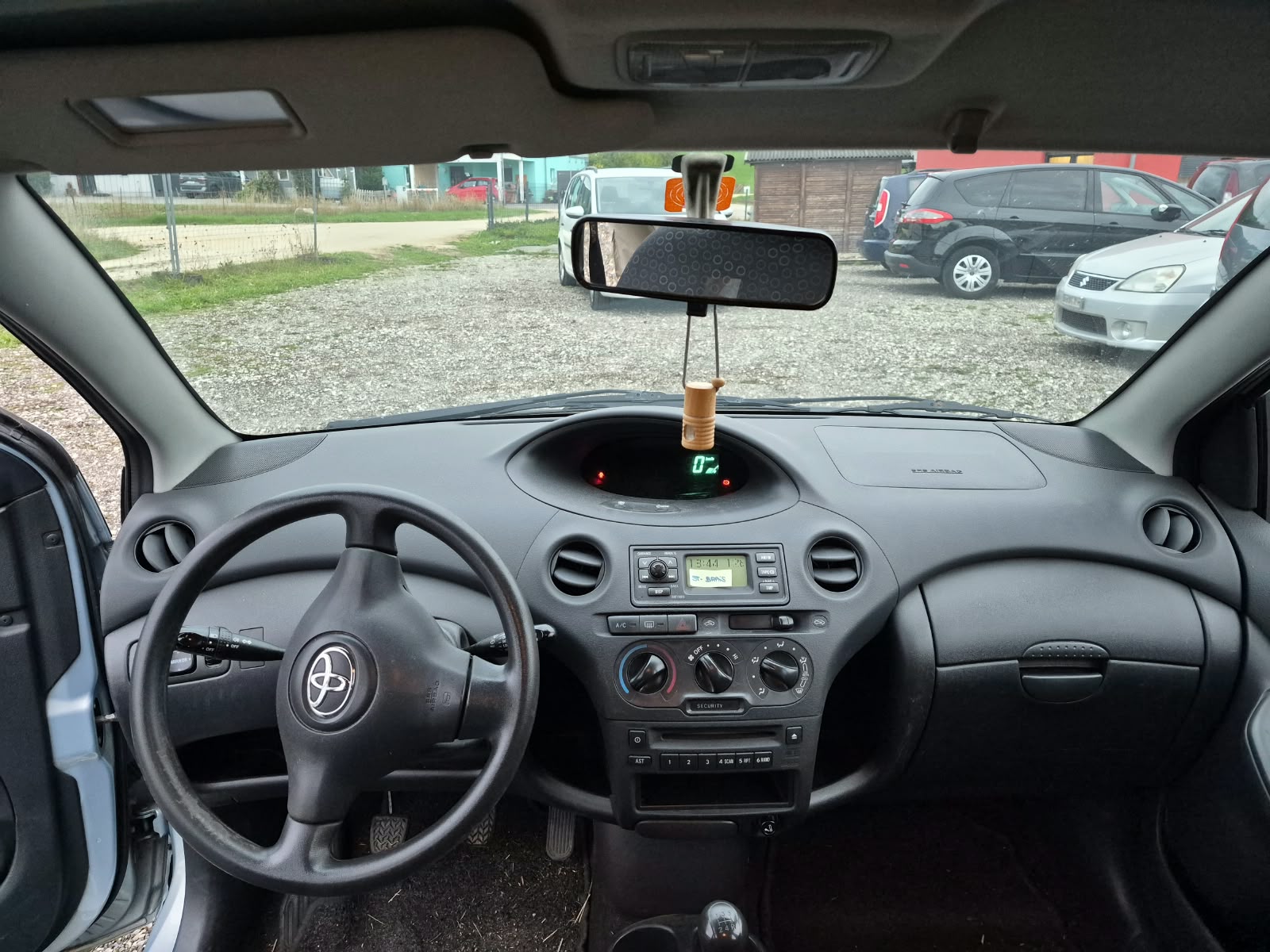 TOYOTA Yaris 1.3 Linea Luna-image-12