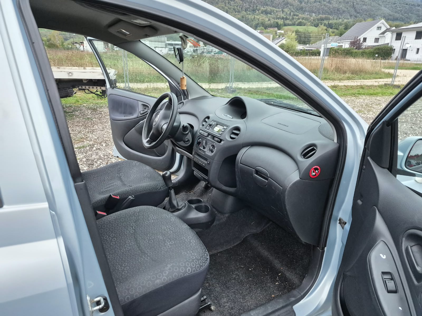 TOYOTA Yaris 1.3 Linea Luna-image-14