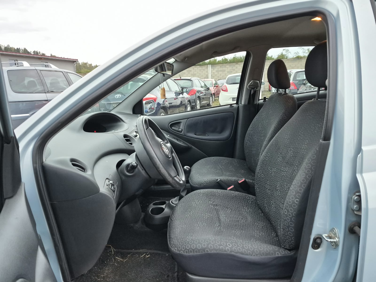 TOYOTA Yaris 1.3 Linea Luna-image-10