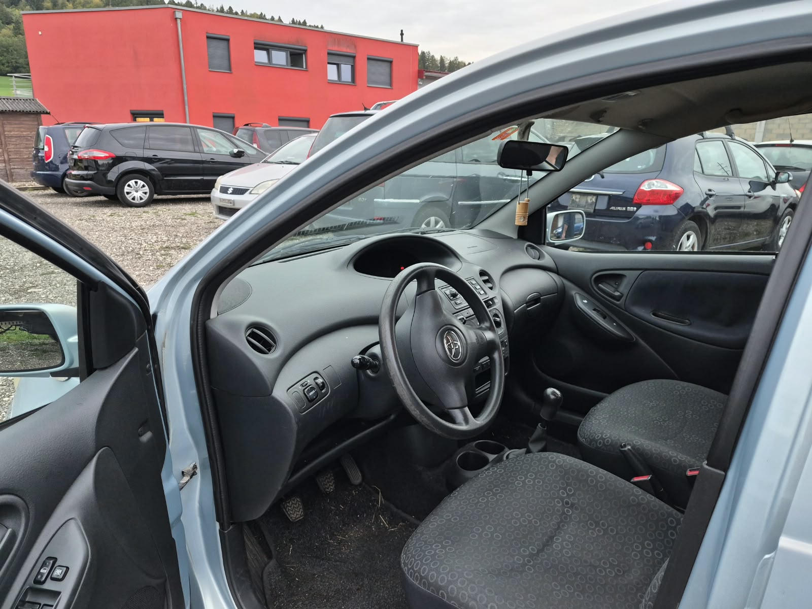TOYOTA Yaris 1.3 Linea Luna-image-9