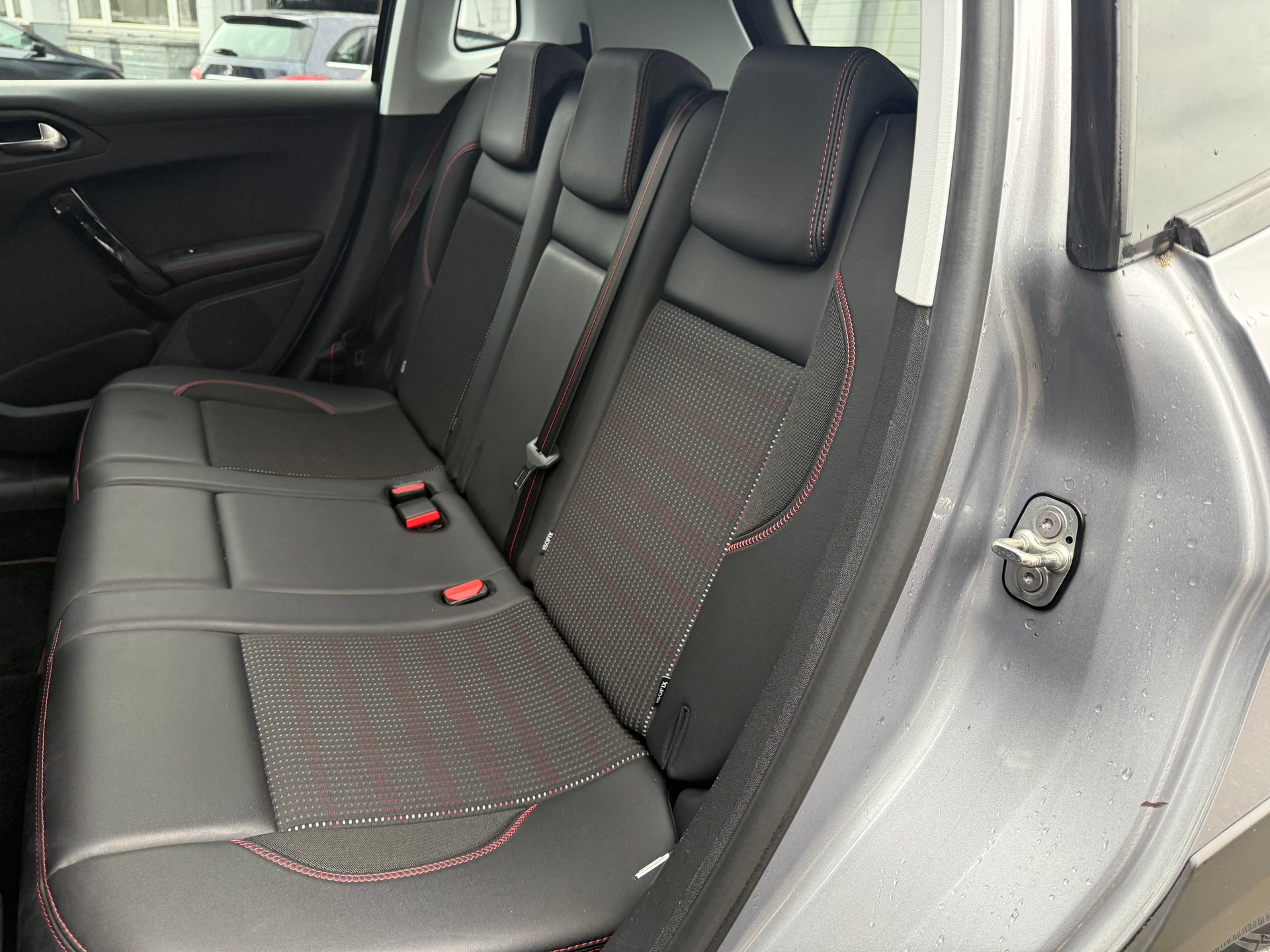 PEUGEOT 2008 1.2 PureTech GT Line-image-9