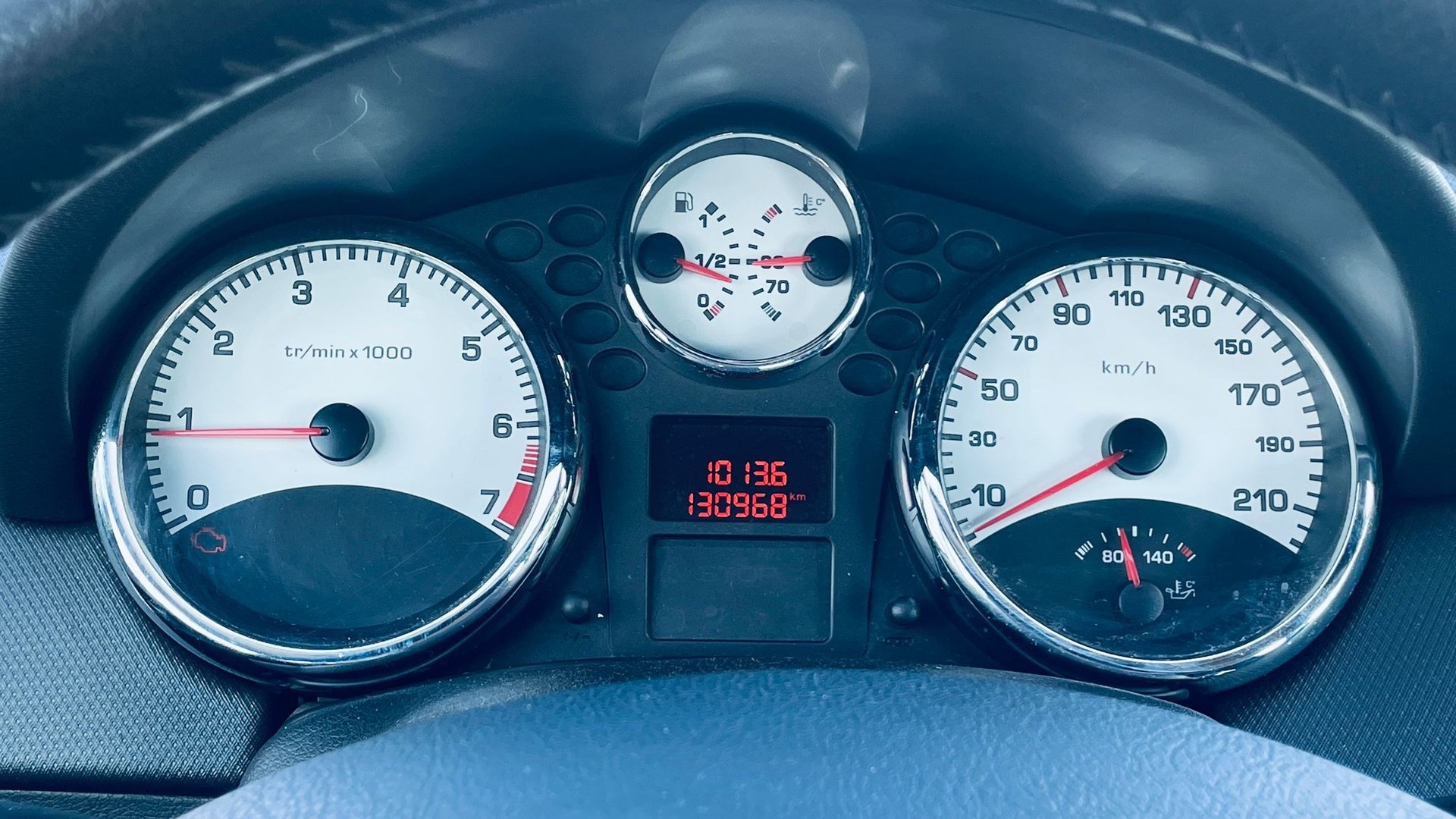 PEUGEOT 207 1.6 16V Turbo GT 150-image-4