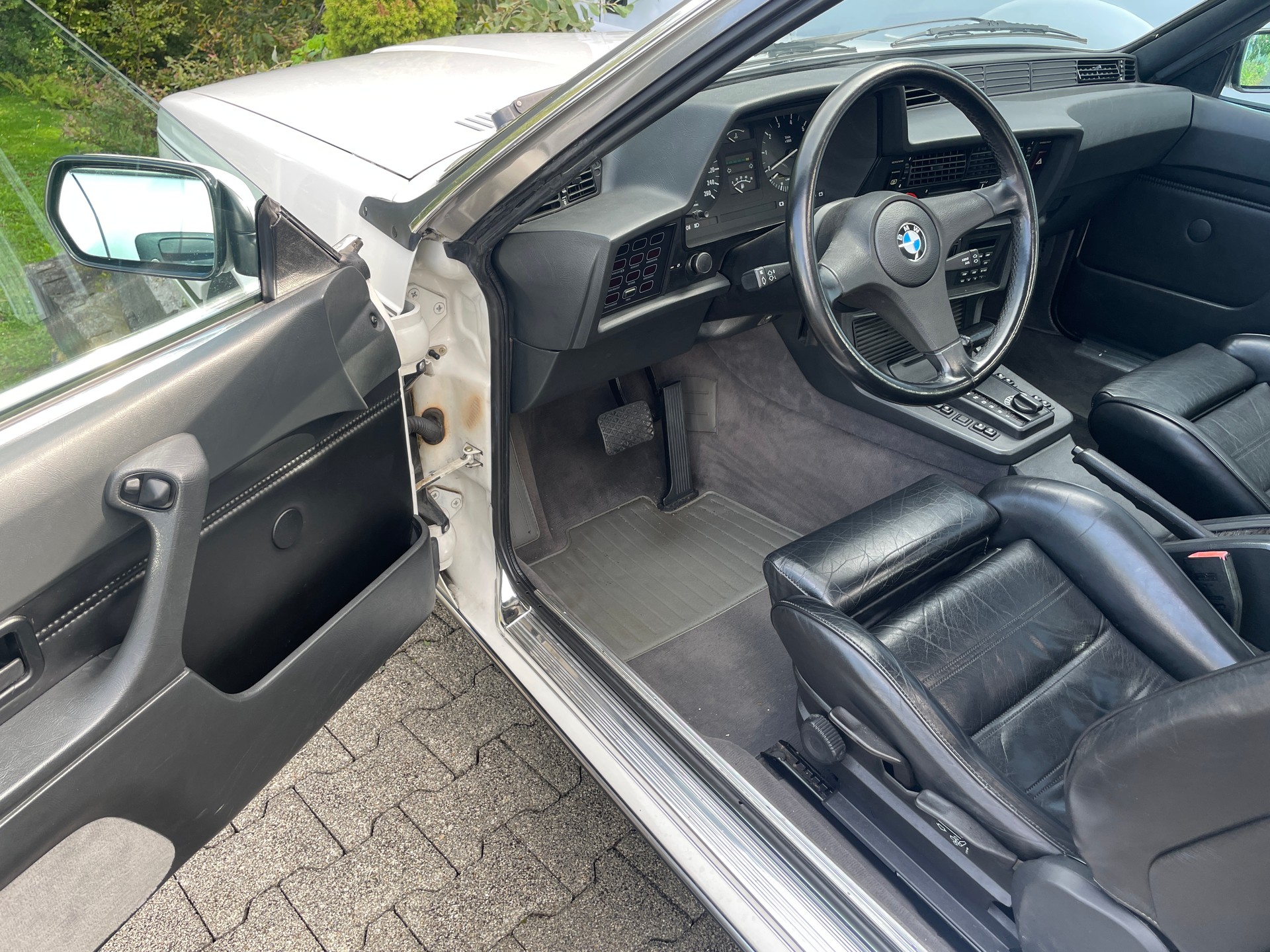 BMW 635CSi A-image-5