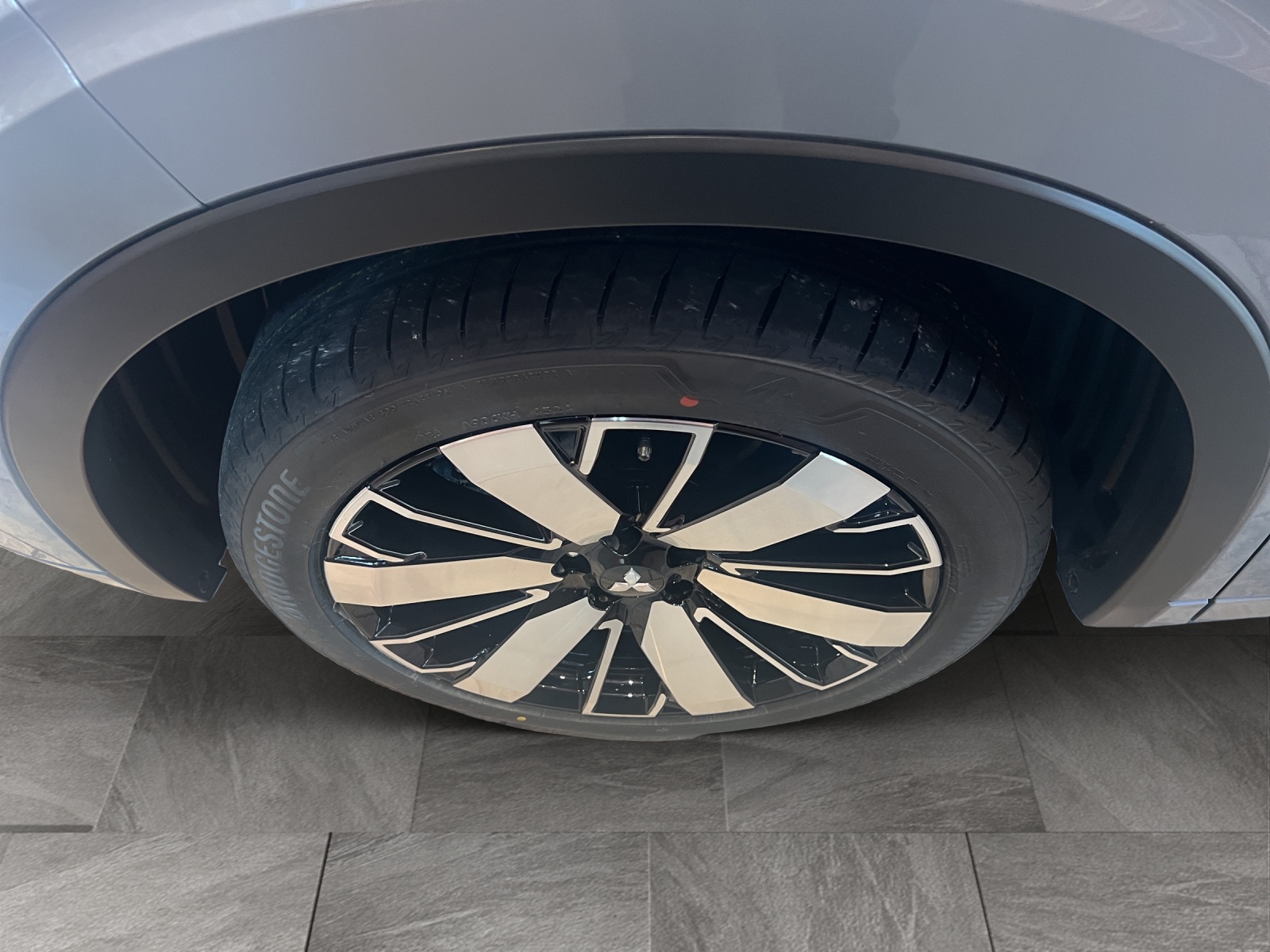 MITSUBISHI Outlander 2.4 PHEV Instyle 4x4-image-3