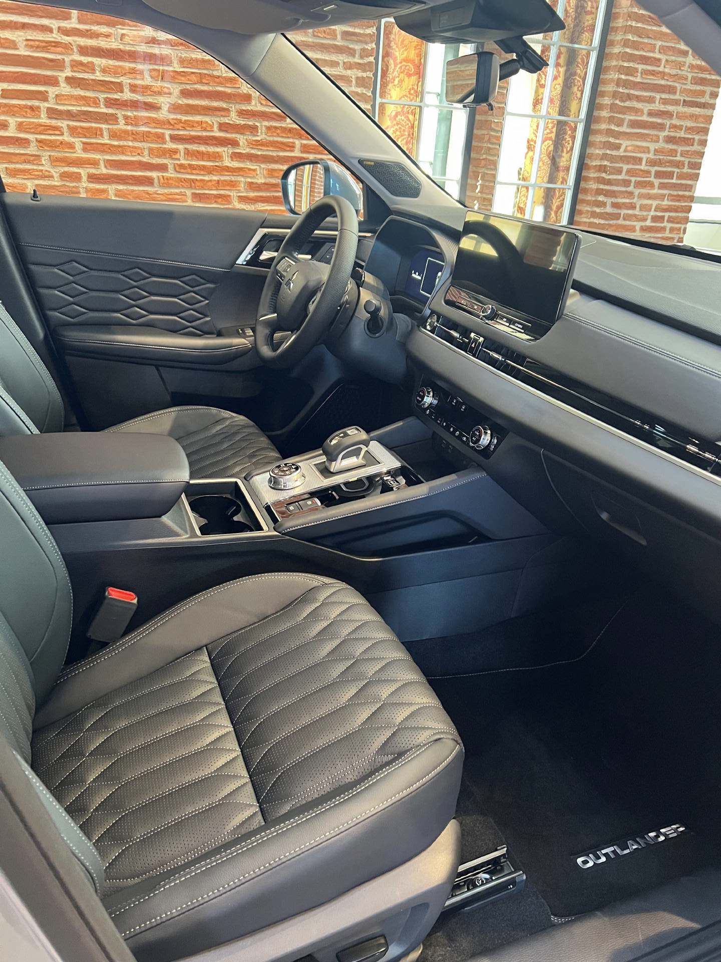 MITSUBISHI Outlander 2.4 PHEV Instyle 4x4-image-4