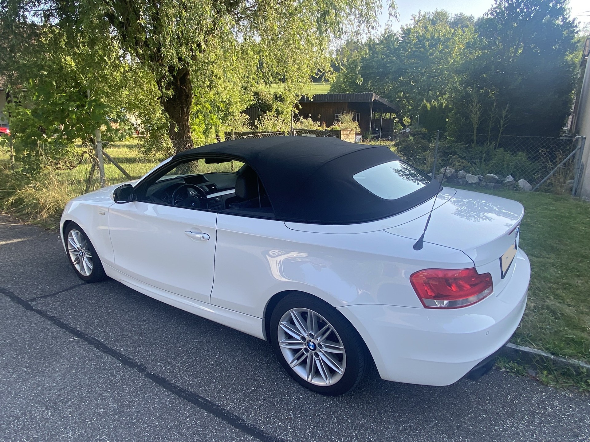 BMW 135i Cabrio DSG-image-2