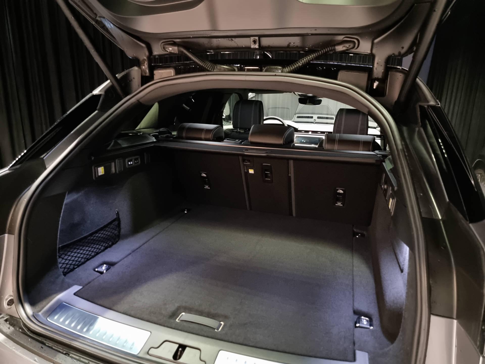 LAND ROVER Range Rover Velar 3.0 D I6 300 R-Dynamic HSE-image-3