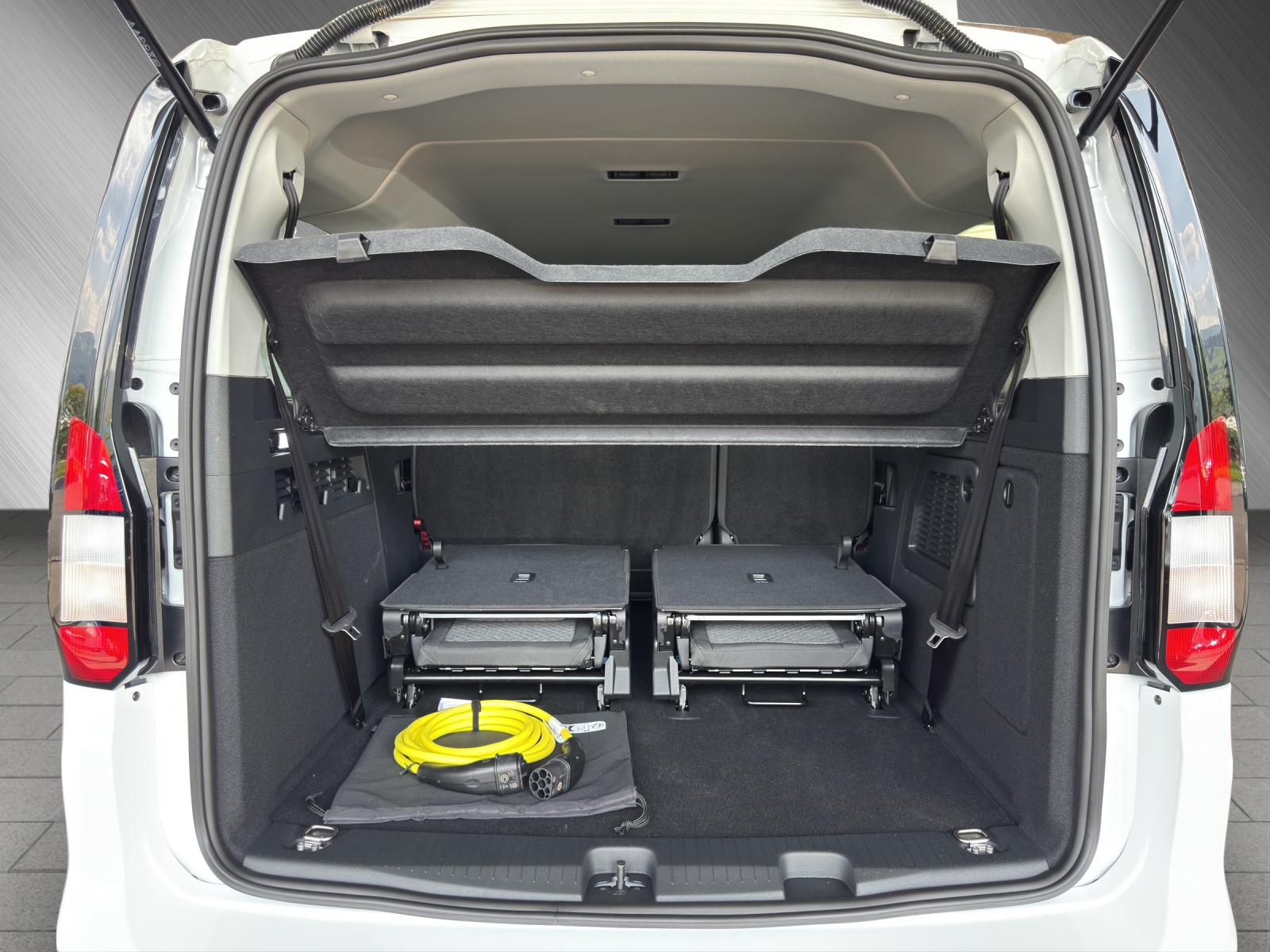 FORD TOURNEO CONNECT Grand 1.5 EcoBoost PHEV Titanium-image-14