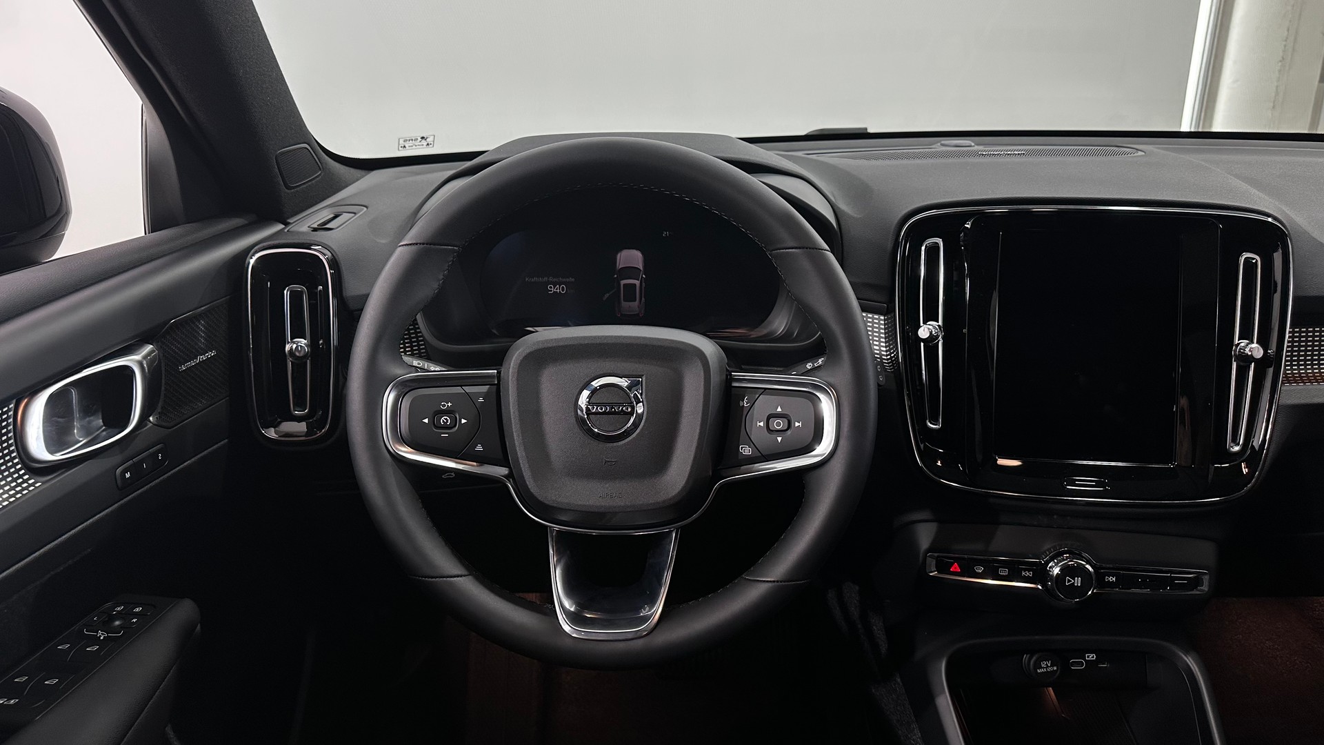 VOLVO XC40 2.0 B4 MH Ultra Dark-image-12