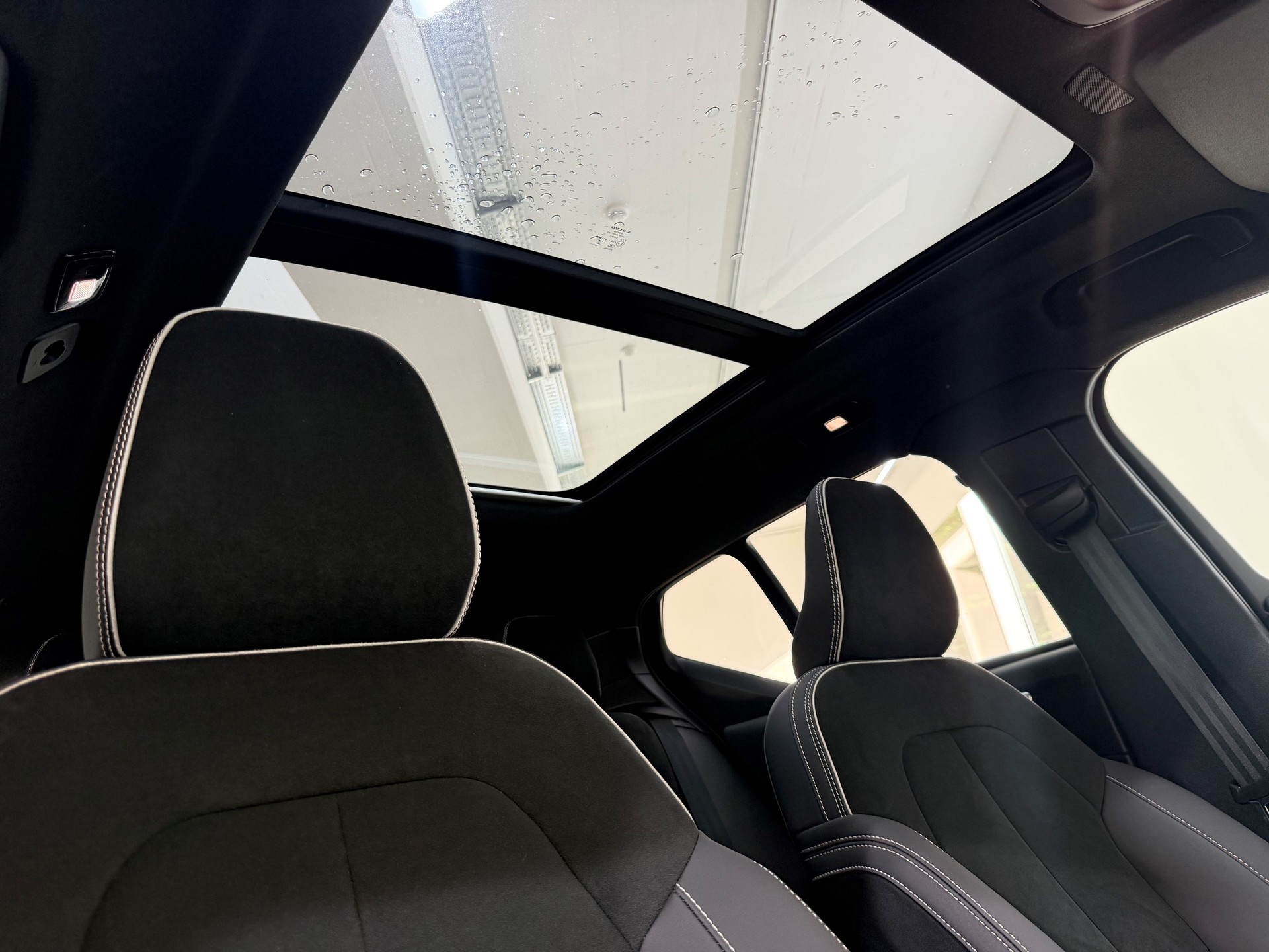VOLVO XC40 2.0 B4 MH Ultra Dark-image-14