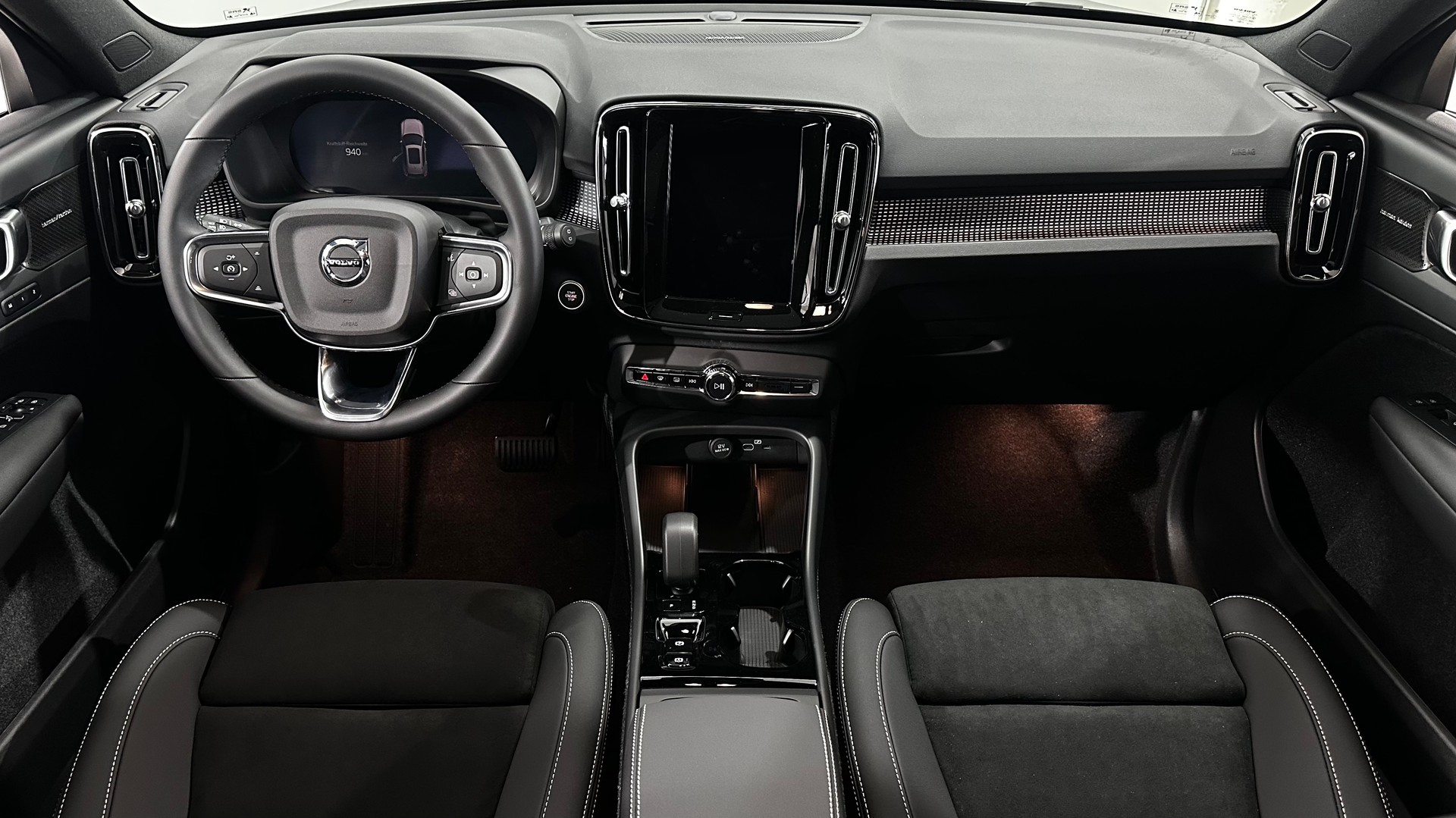 VOLVO XC40 2.0 B4 MH Ultra Dark-image-4