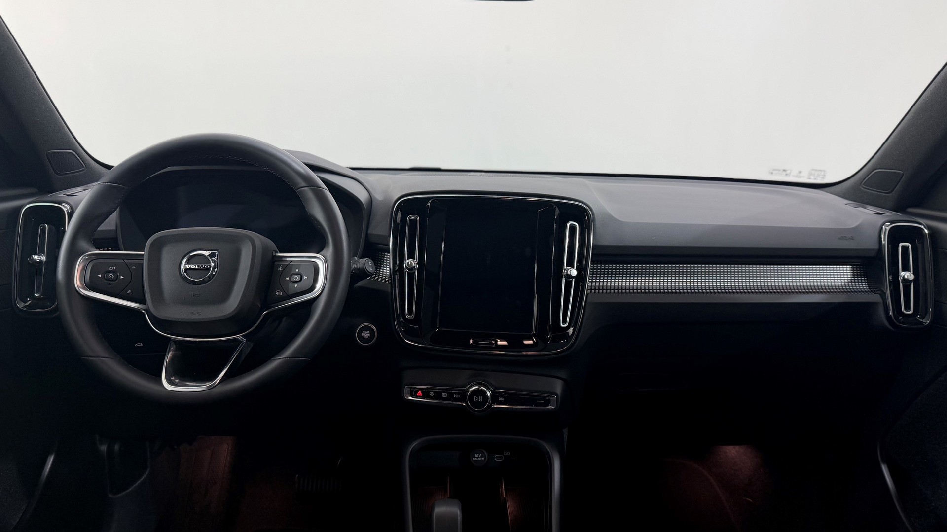 VOLVO XC40 2.0 B4 MH Ultra Dark-image-5