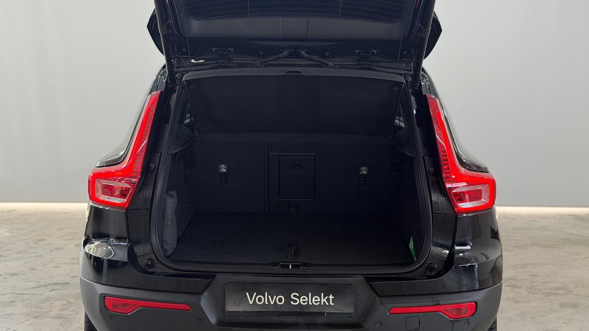 VOLVO XC40 2.0 B4 MH Ultra Dark-image-13