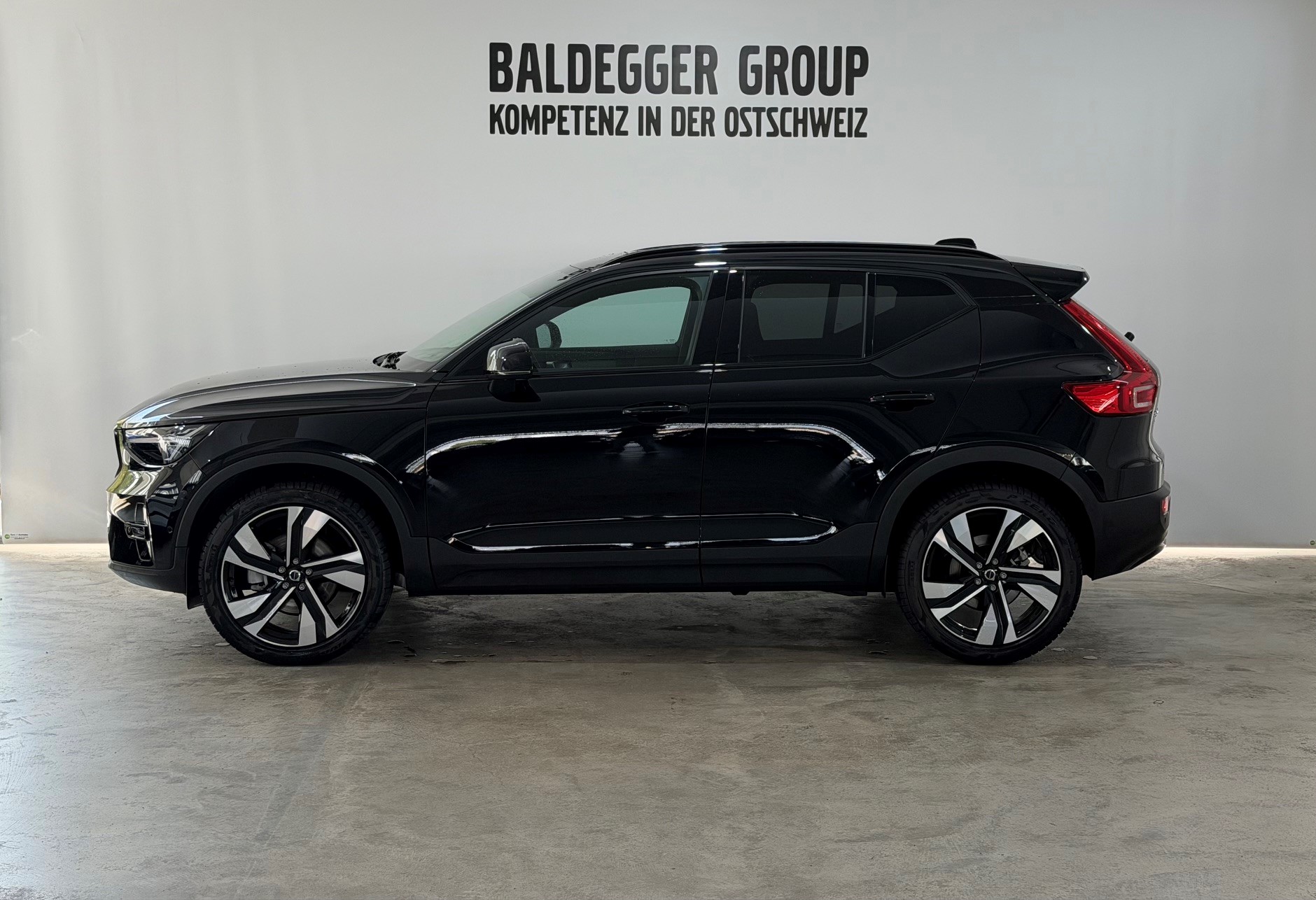 VOLVO XC40 2.0 B4 MH Ultra Dark-image-2
