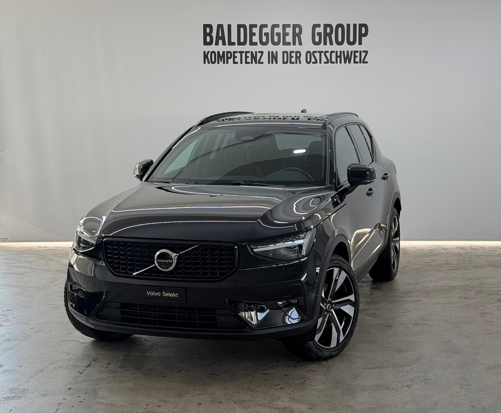 VOLVO XC40 2.0 B4 MH Ultra Dark-image-0