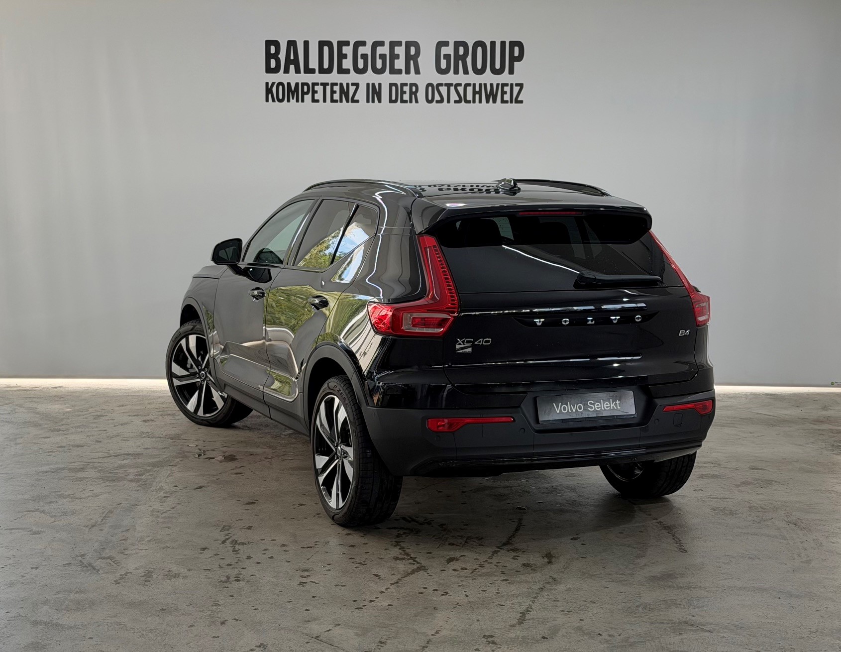 VOLVO XC40 2.0 B4 MH Ultra Dark-image-1