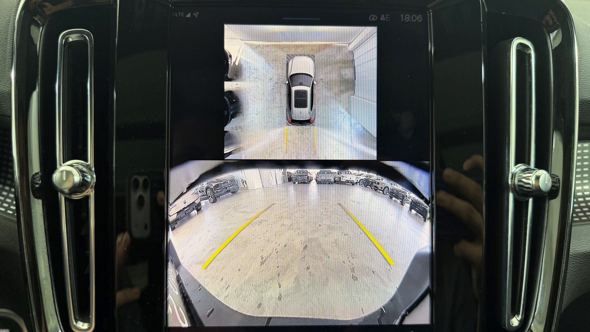 VOLVO XC40 2.0 B4 MH Ultra Dark-image-12