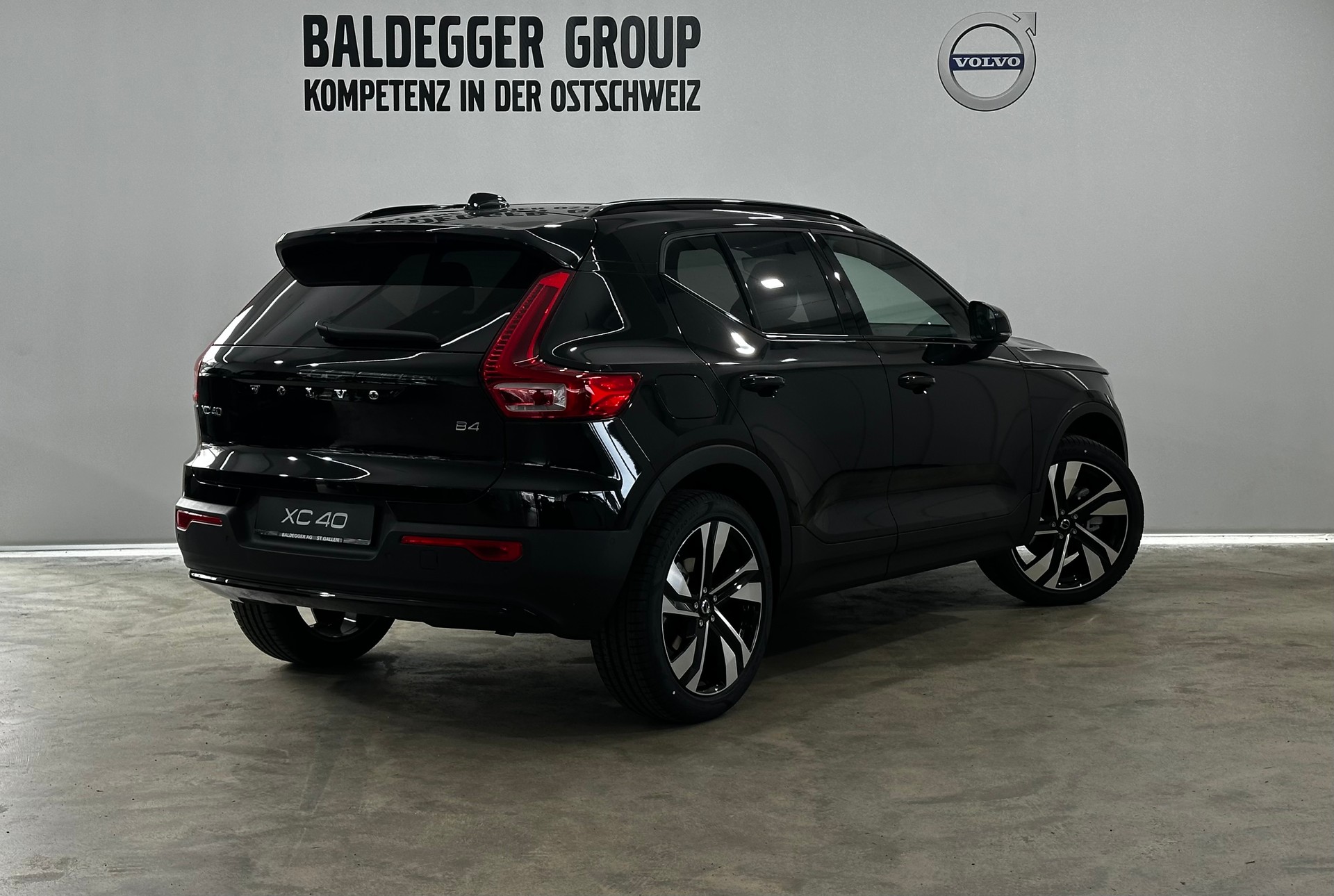 VOLVO XC40 2.0 B4 MH Ultra Dark-image-2