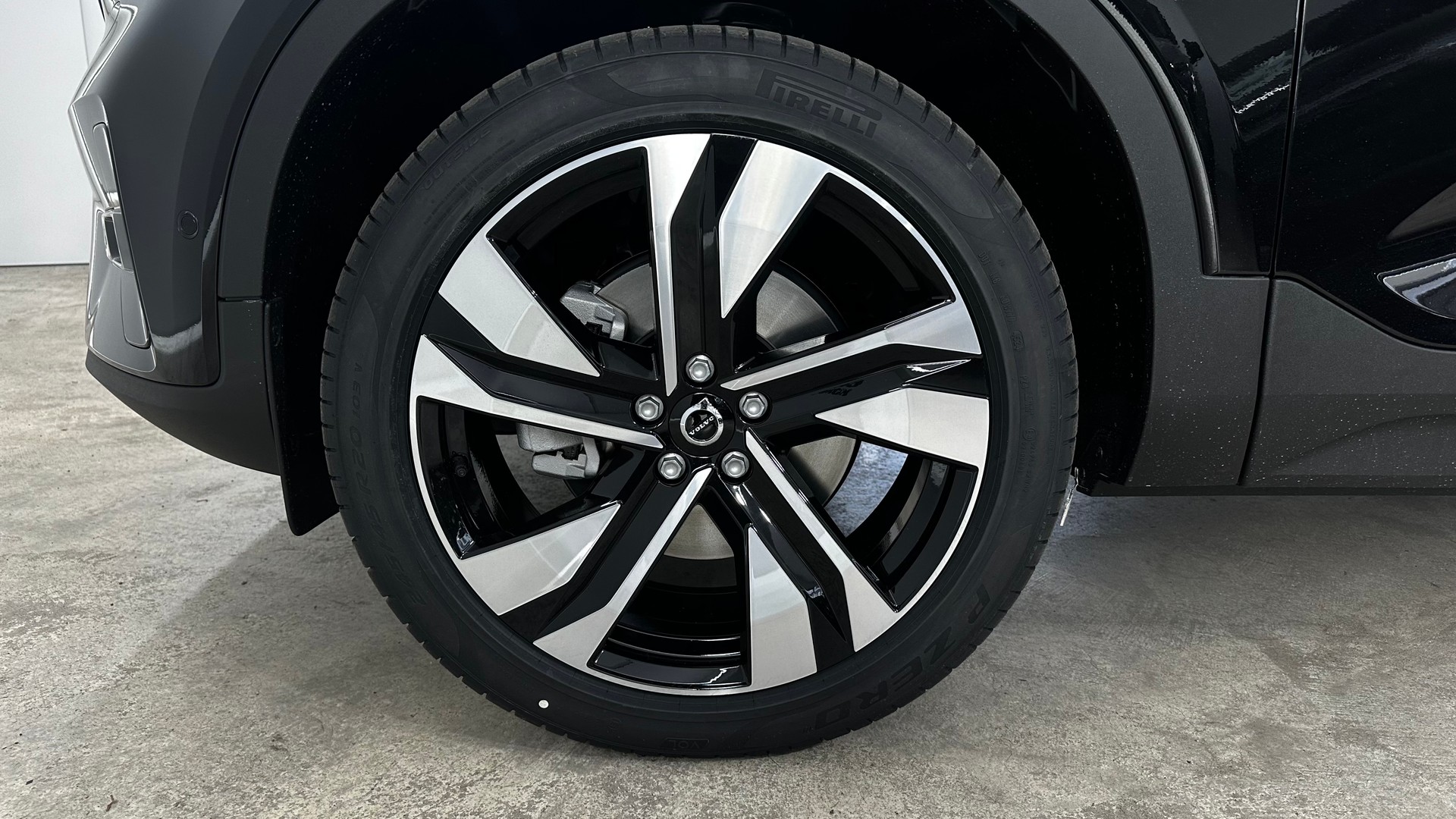 VOLVO XC40 2.0 B4 MH Ultra Dark-image-7