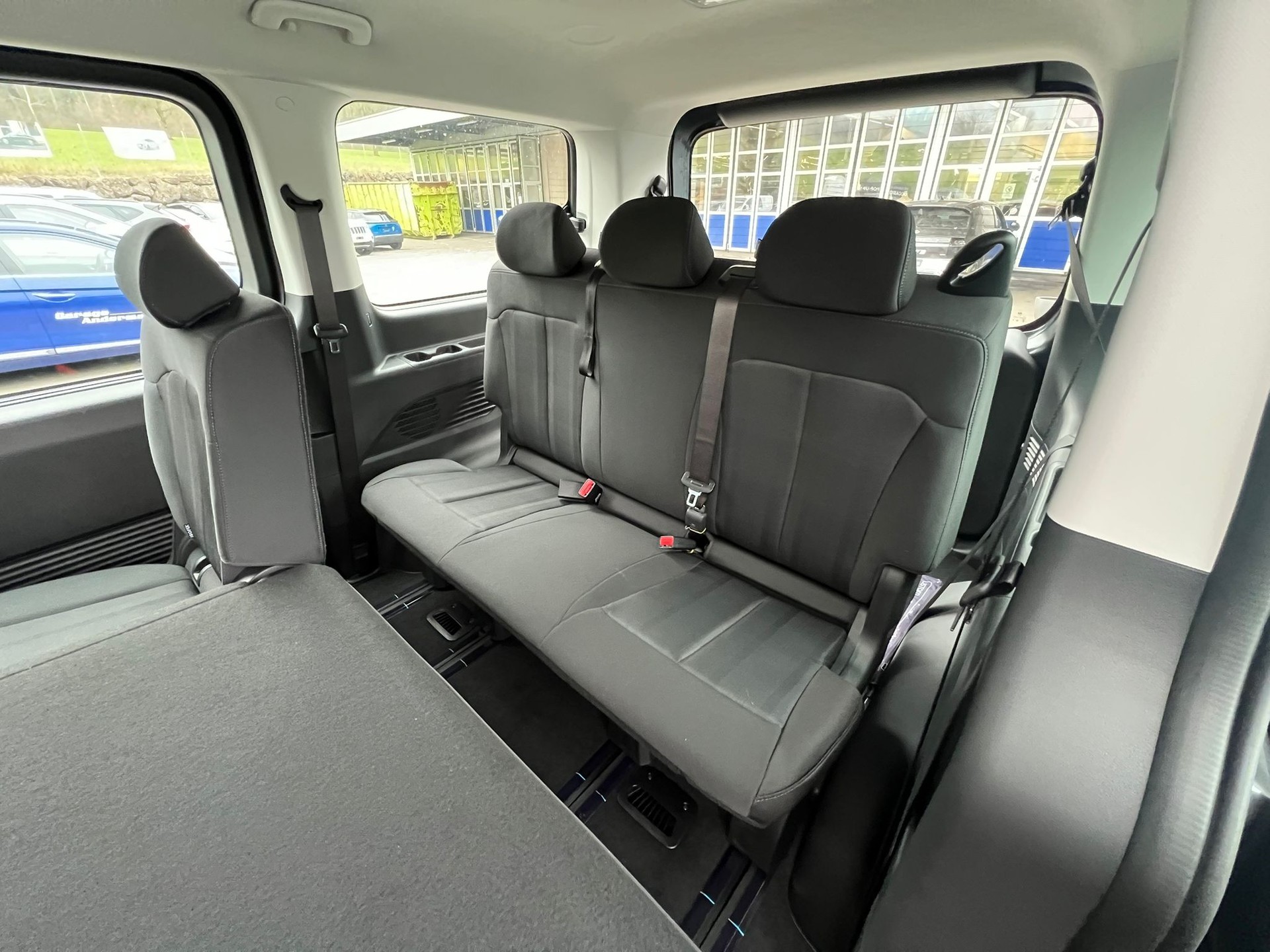 HYUNDAI Staria Wagon 1.6 T-GDi HEV Amplia A-image-11