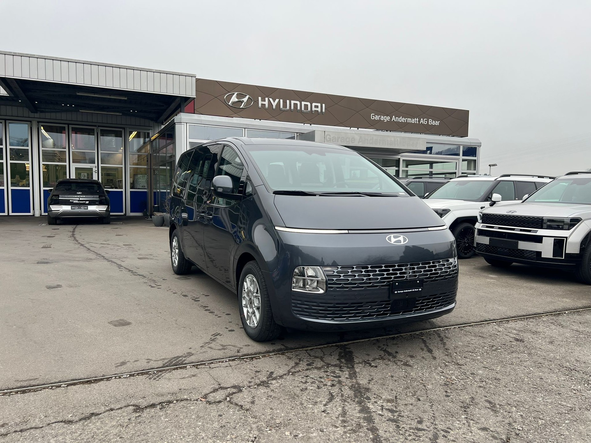 HYUNDAI Staria Wagon 1.6 T-GDi HEV Amplia A-image-0
