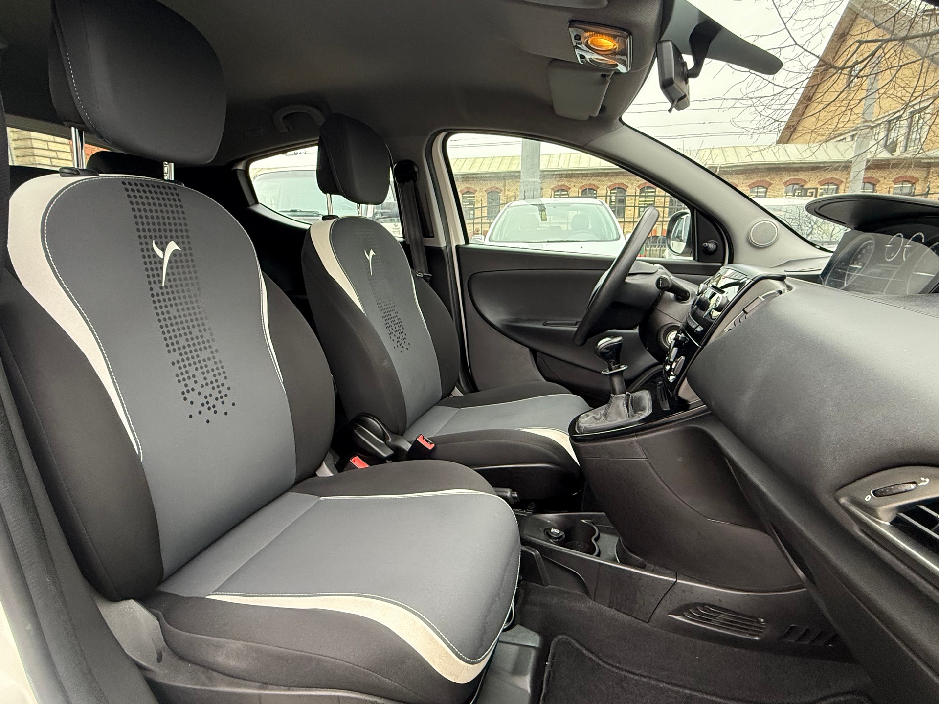 LANCIA Ypsilon 1.2 Elefantino-image-12
