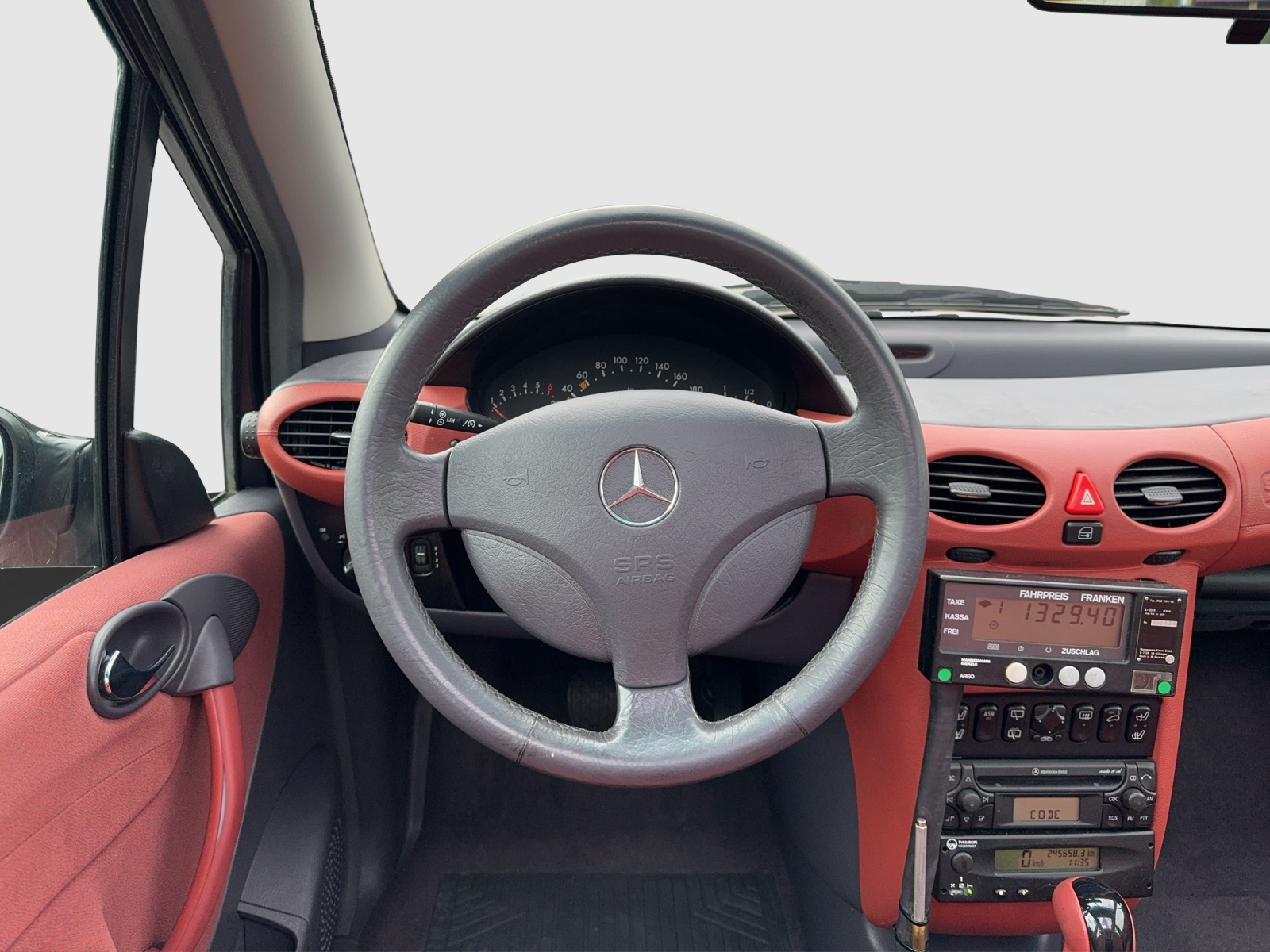 MERCEDES-BENZ A 190 Avantgarde-image-10