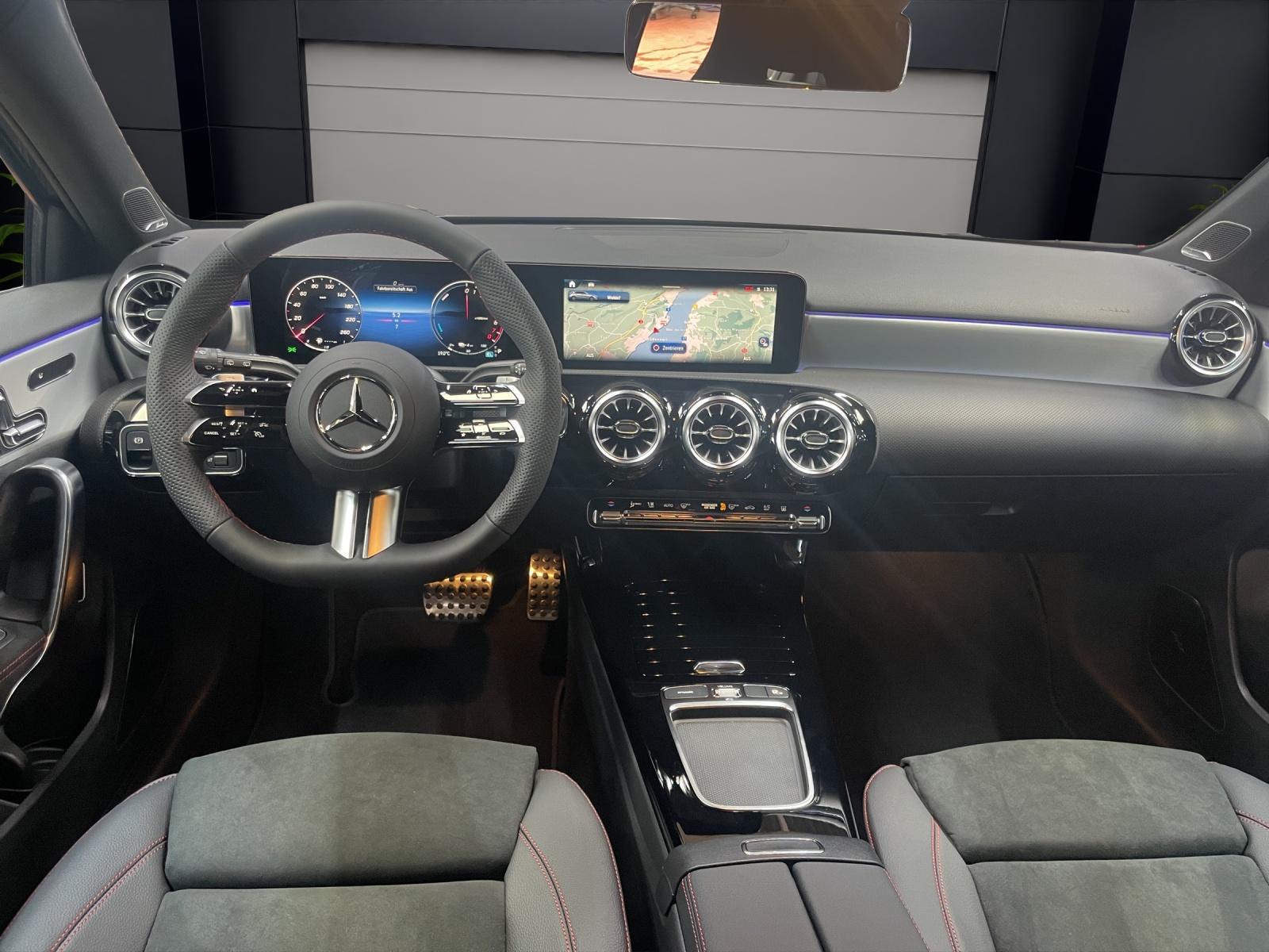 MERCEDES-BENZ A 250 e EQ Star AMG Line-image-4