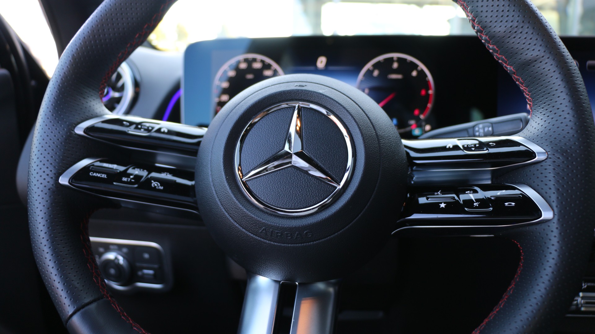MERCEDES-BENZ GLB 220 d 4M 8G-Tronic-image-12