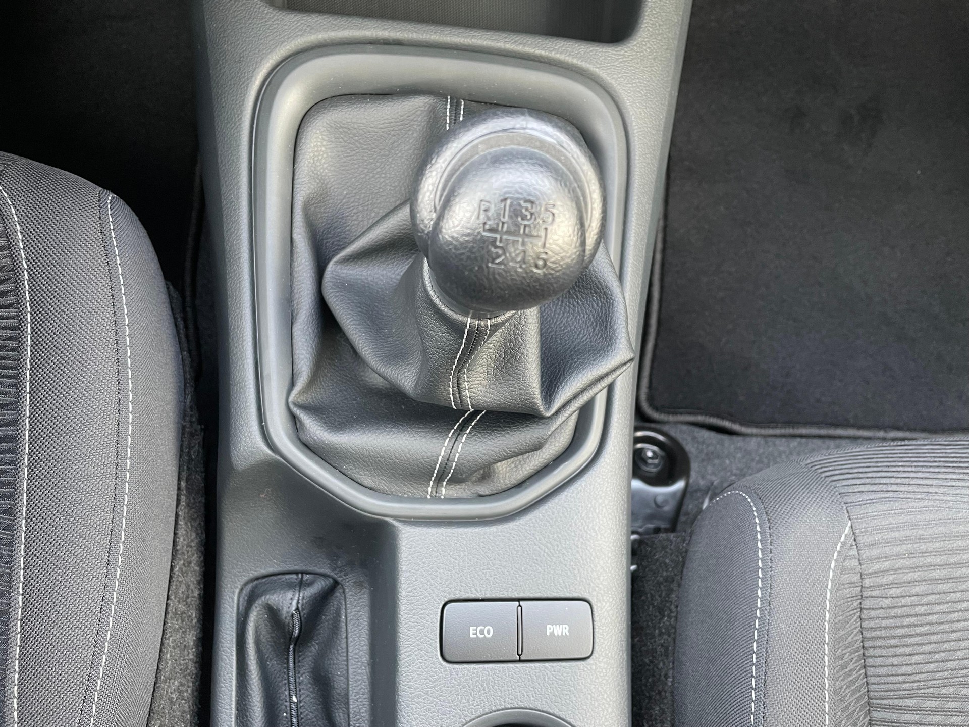 TOYOTA Hilux Extra Cab.-Pick-up 2.8 D-4D 204 Comfort-image-10