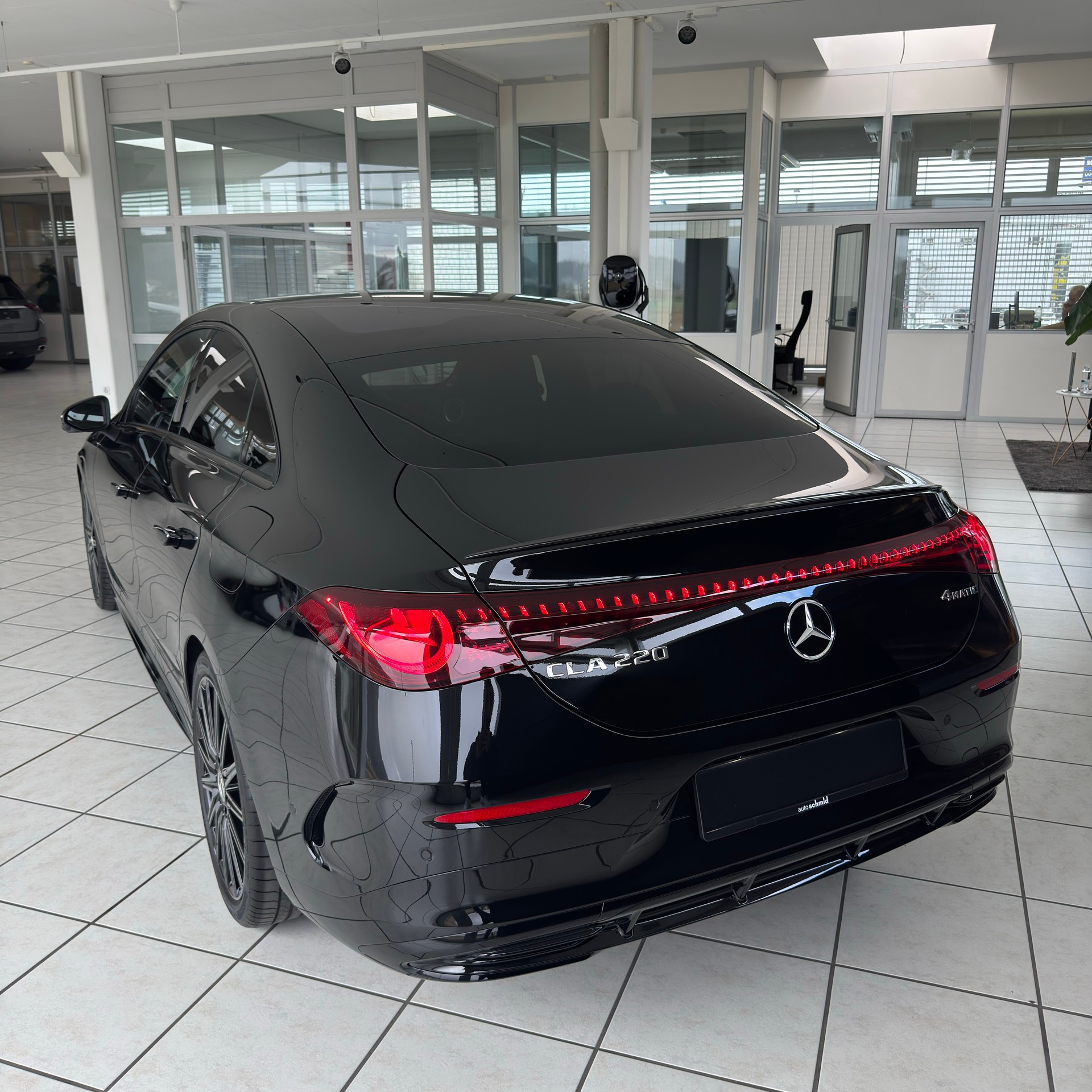 MERCEDES-BENZ CLA 220 4MATIC-image-3