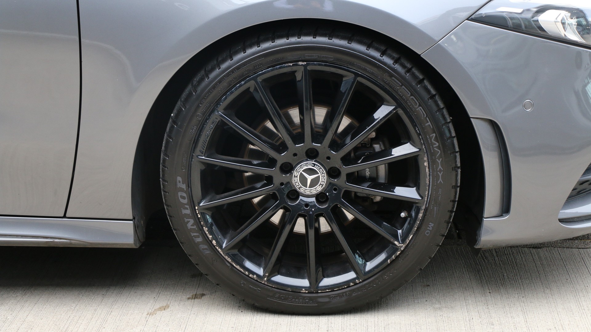 MERCEDES-BENZ A 180 d AMG Line-image-8