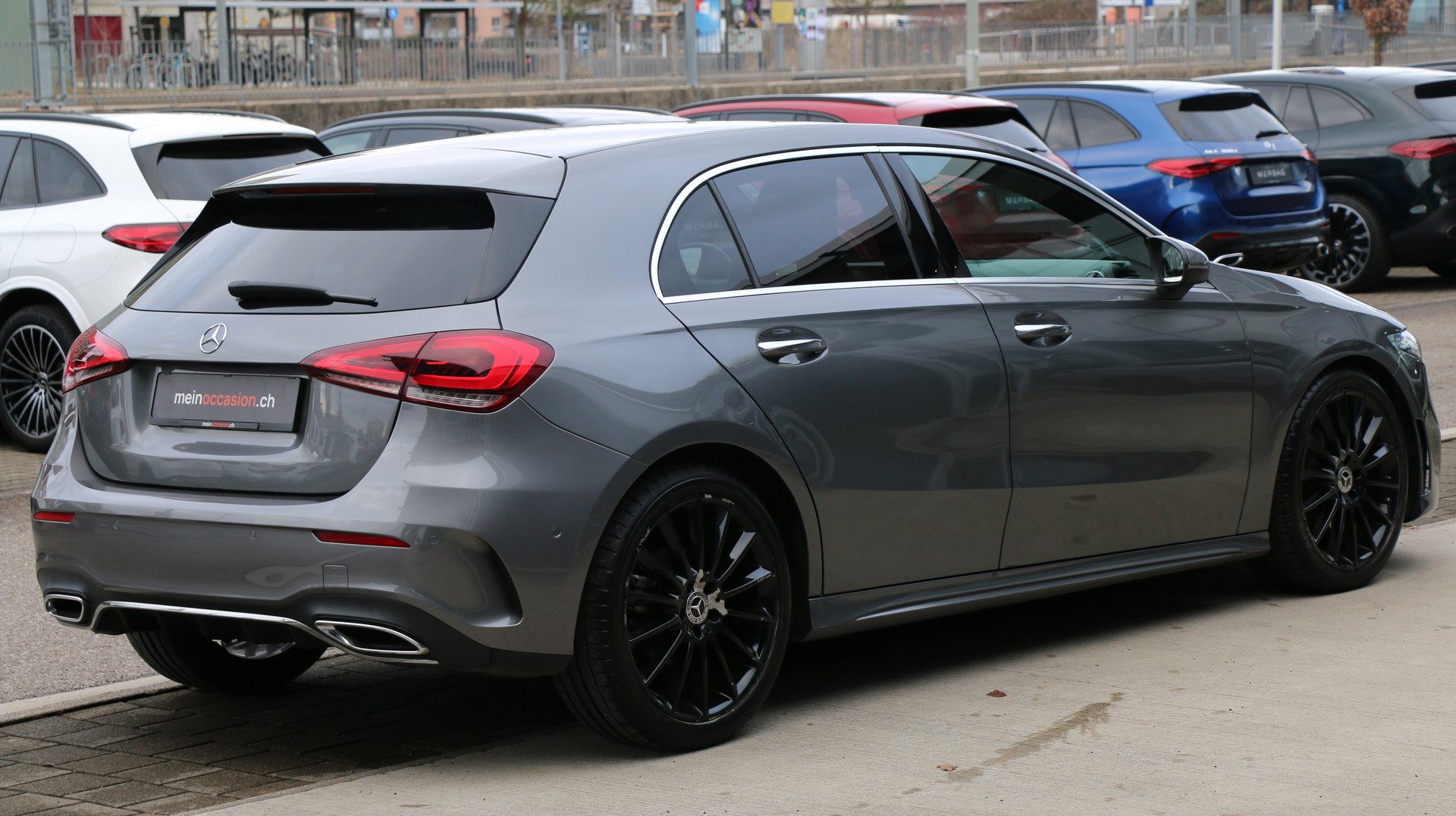 MERCEDES-BENZ A 180 d AMG Line-image-5