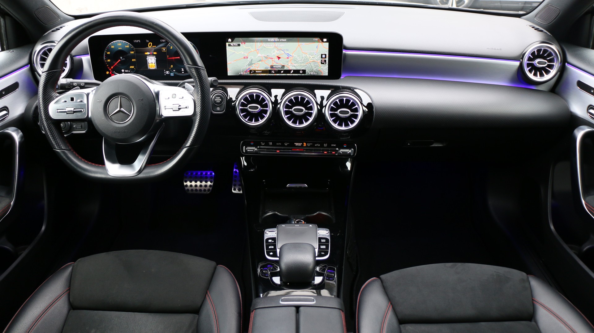 MERCEDES-BENZ A 180 d AMG Line-image-13