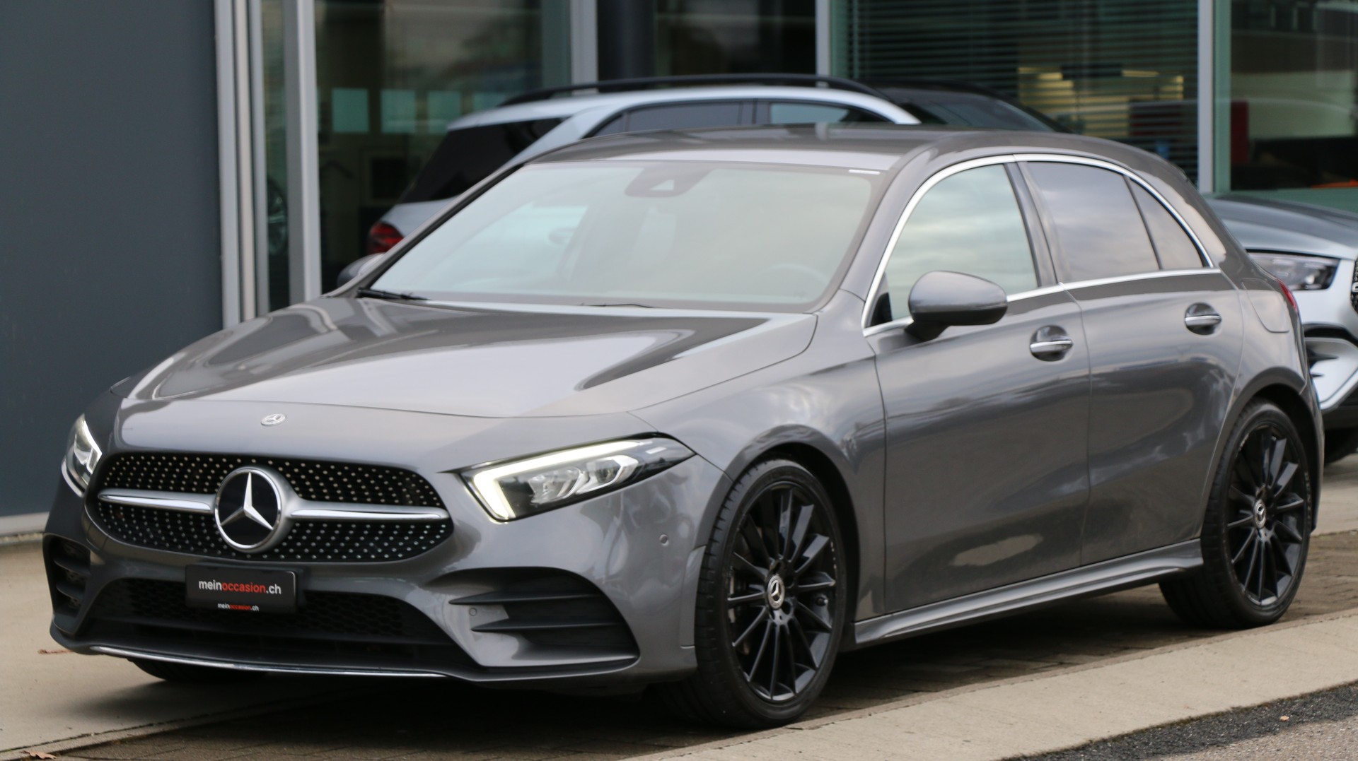 MERCEDES-BENZ A 180 d AMG Line-image-1