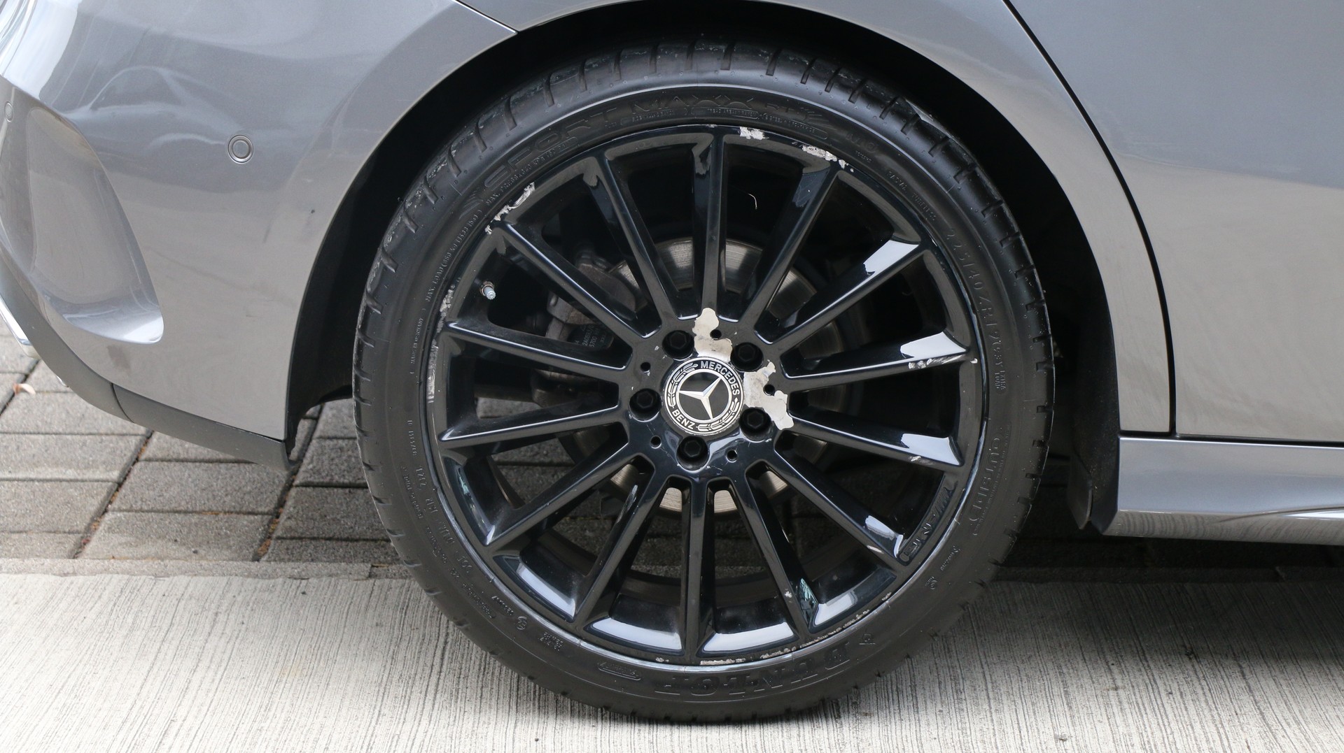 MERCEDES-BENZ A 180 d AMG Line-image-7