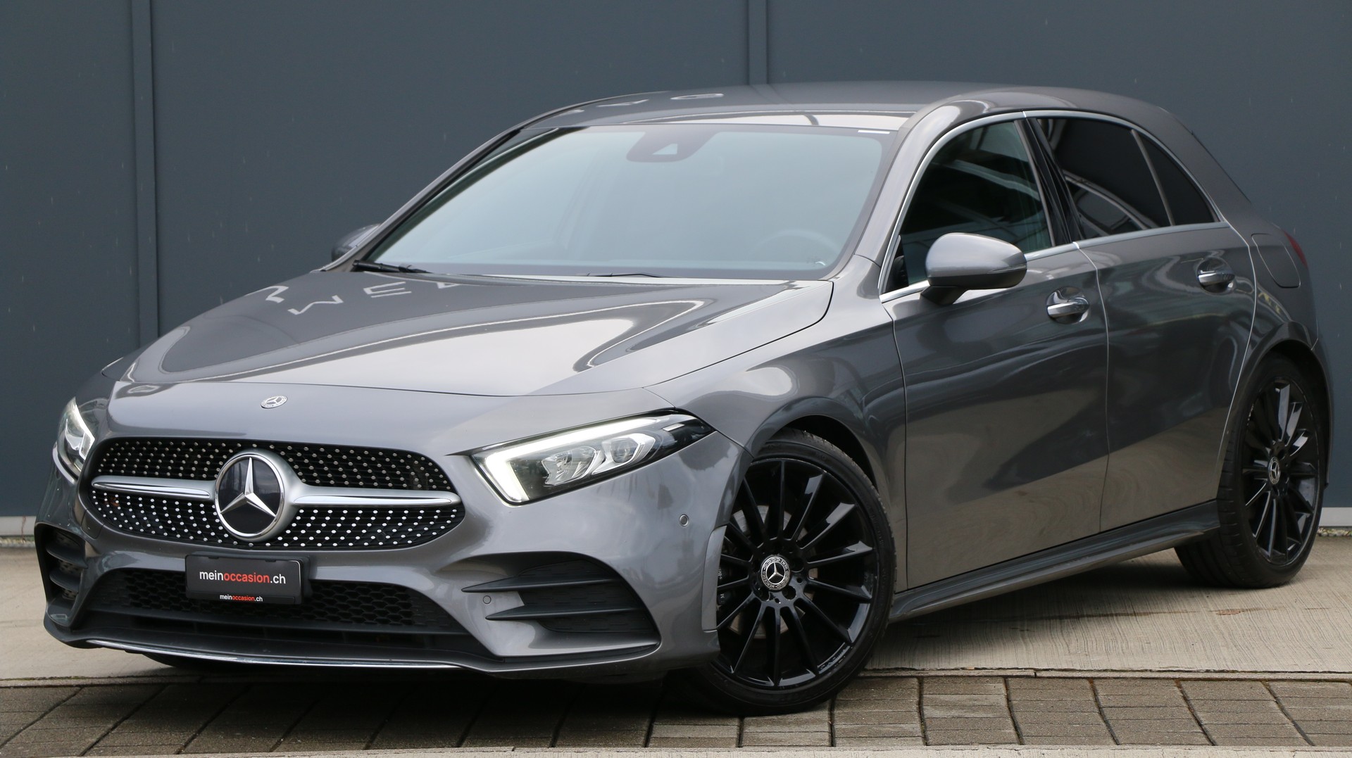 MERCEDES-BENZ A 180 d AMG Line-image-0