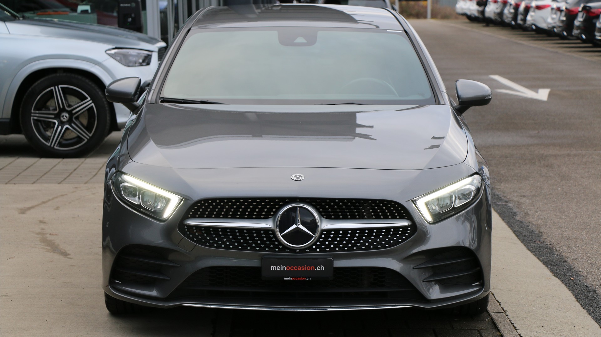 MERCEDES-BENZ A 180 d AMG Line-image-6