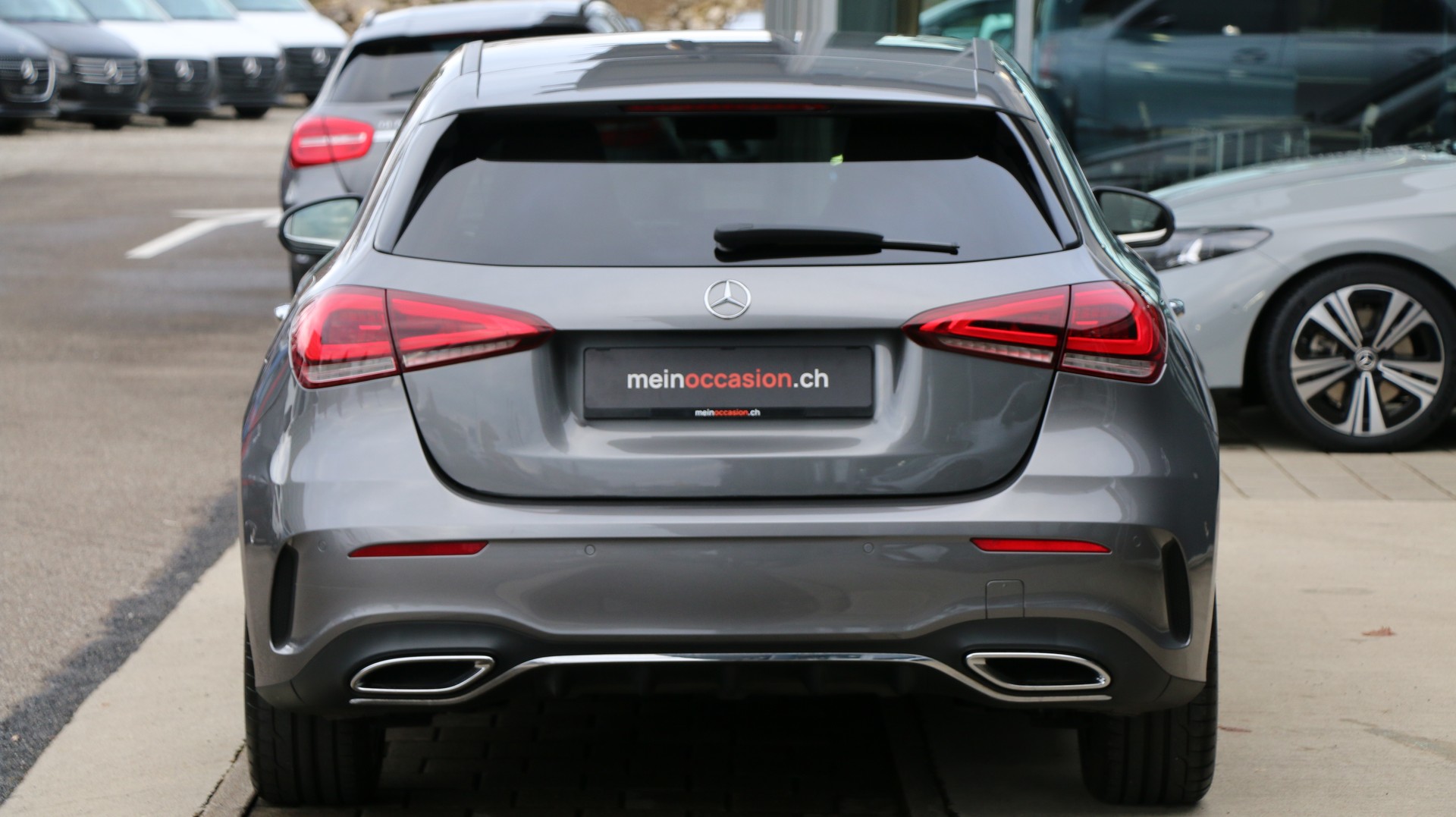 MERCEDES-BENZ A 180 d AMG Line-image-4