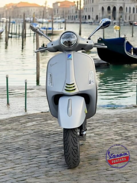 PIAGGIO Vespa GTS 300 Super Tech ABS-showroom-element-2