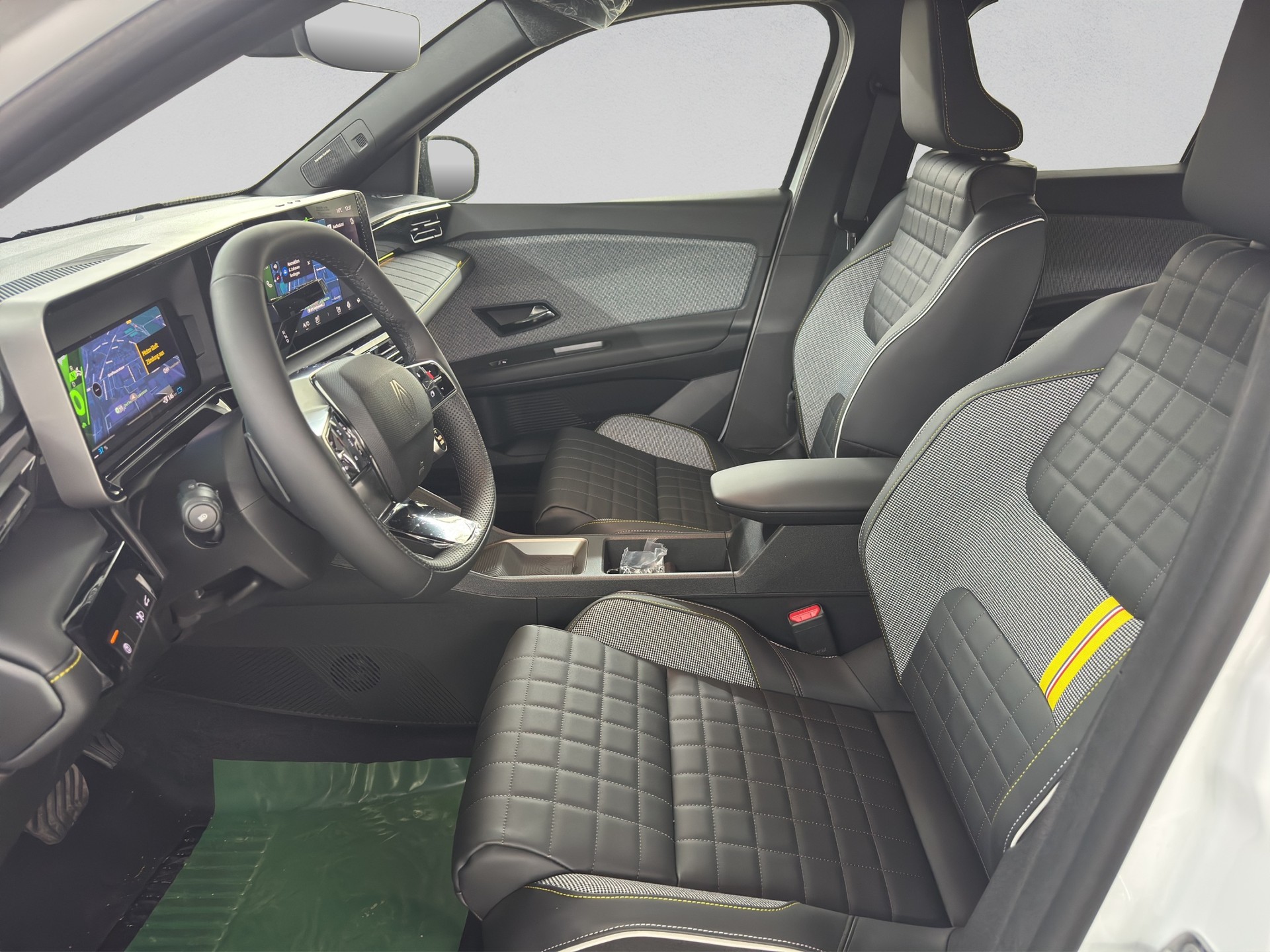RENAULT R4 E-Tech Comfort Range 52 kWh Iconic-image-7