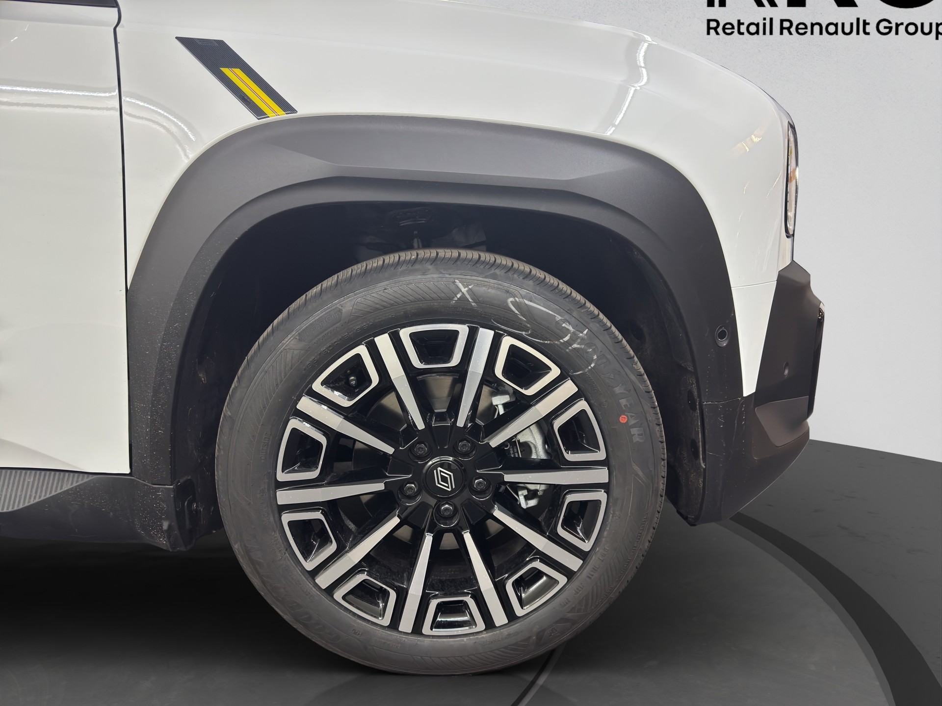 RENAULT R4 E-Tech Comfort Range 52 kWh Iconic-image-14