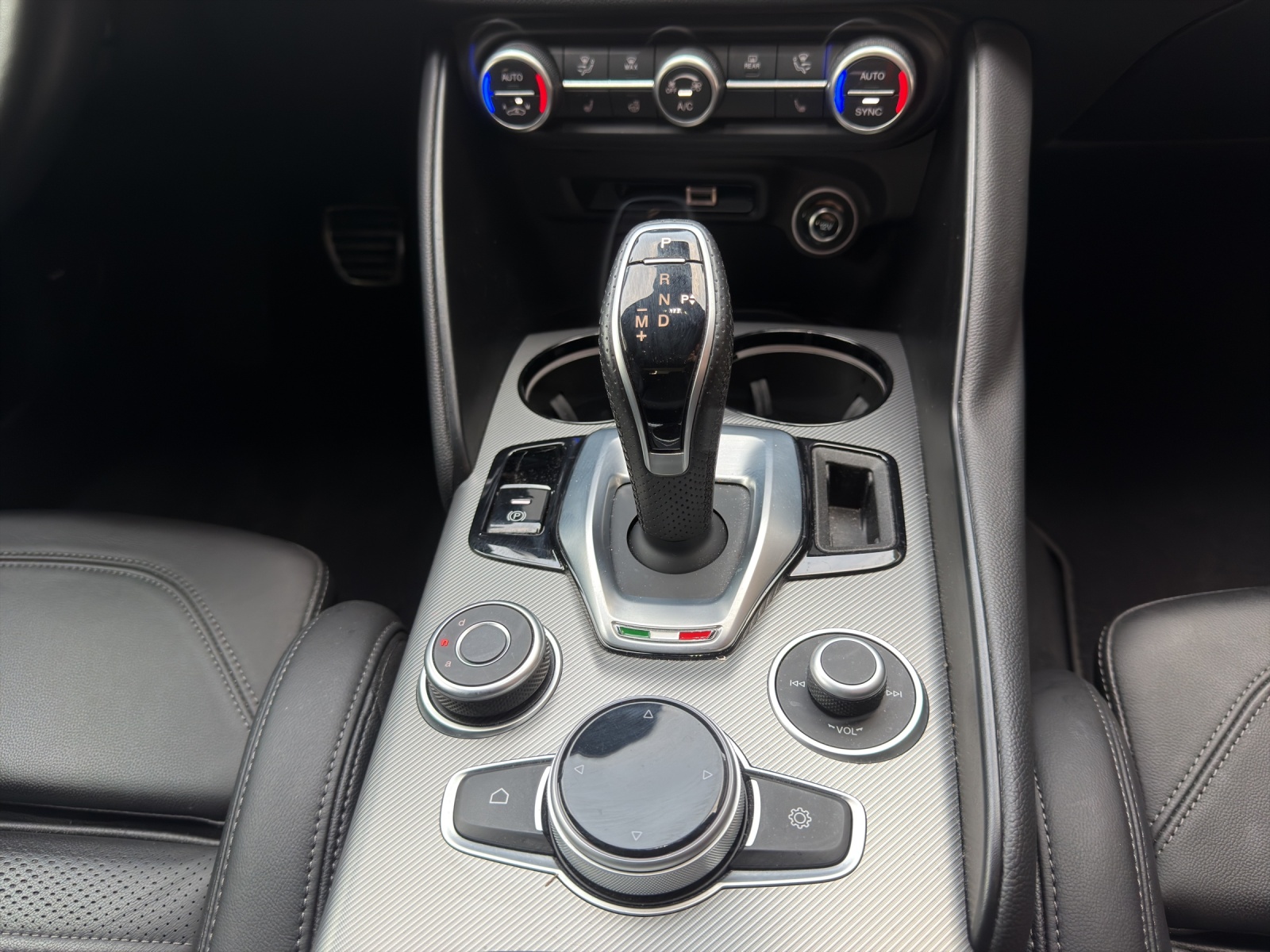 ALFA ROMEO Giulia 2.0 Q4 Veloce-image-11