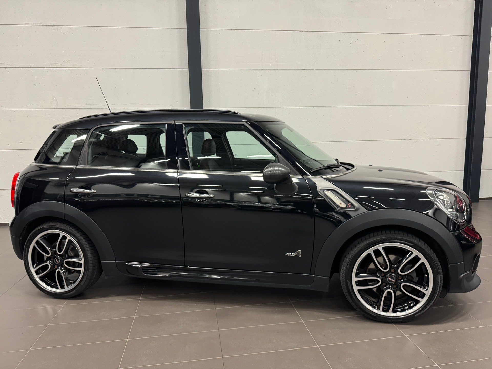 MINI Countryman Cooper S ALL4 Snowhill-image-5