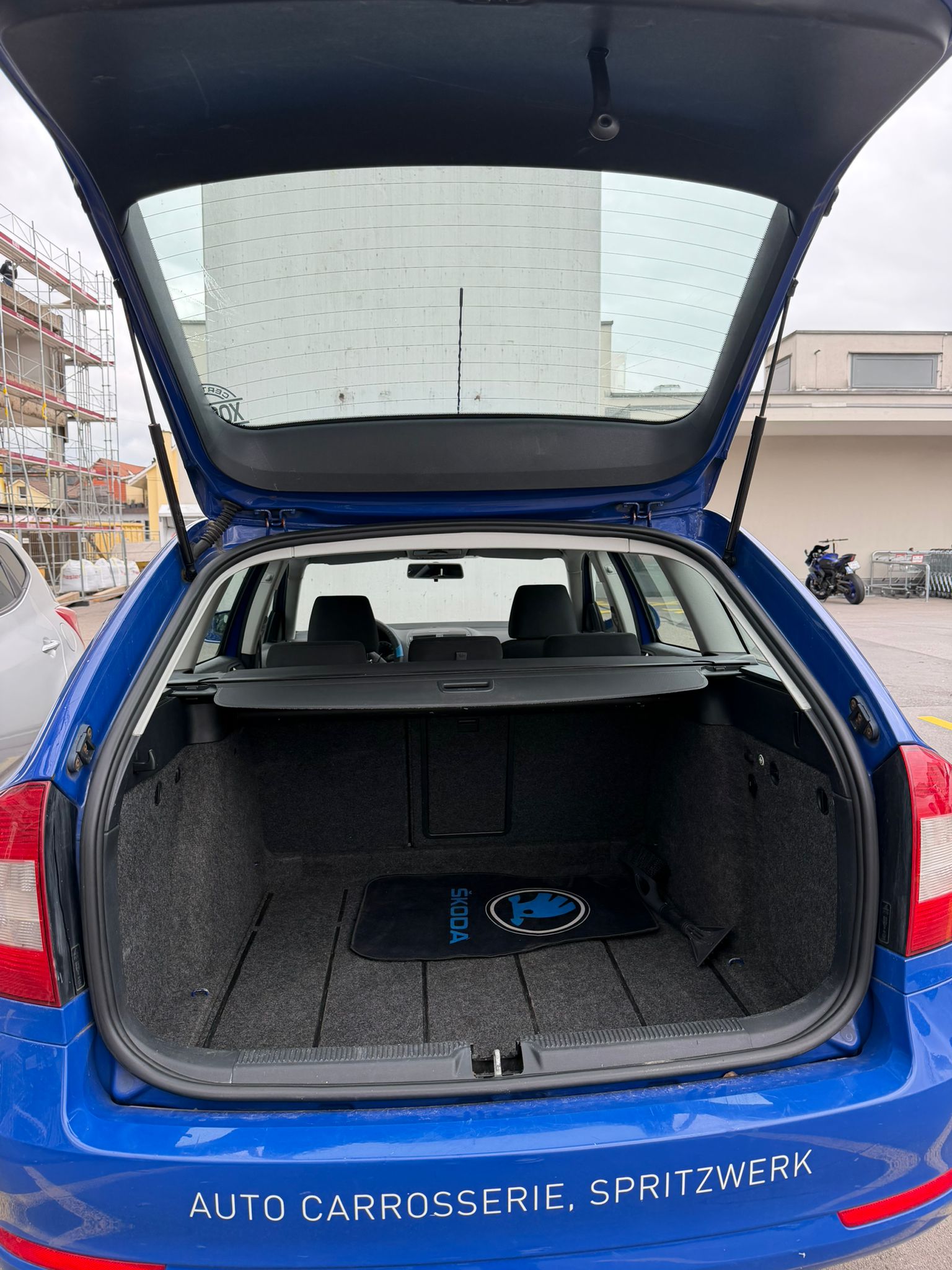 SKODA Octavia Combi 1.9 TDI Adventure 4x4-image-5