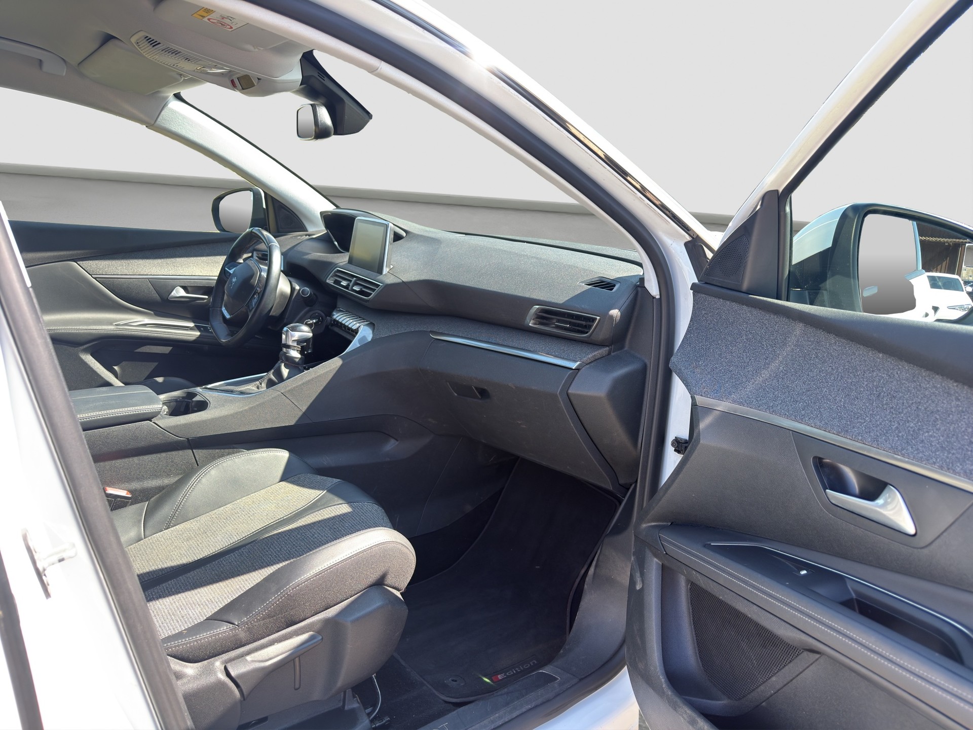 PEUGEOT 5008 1.2 Pure Tech Allure ** Frisch ab MFK ** 7-Plätzer **-image-8