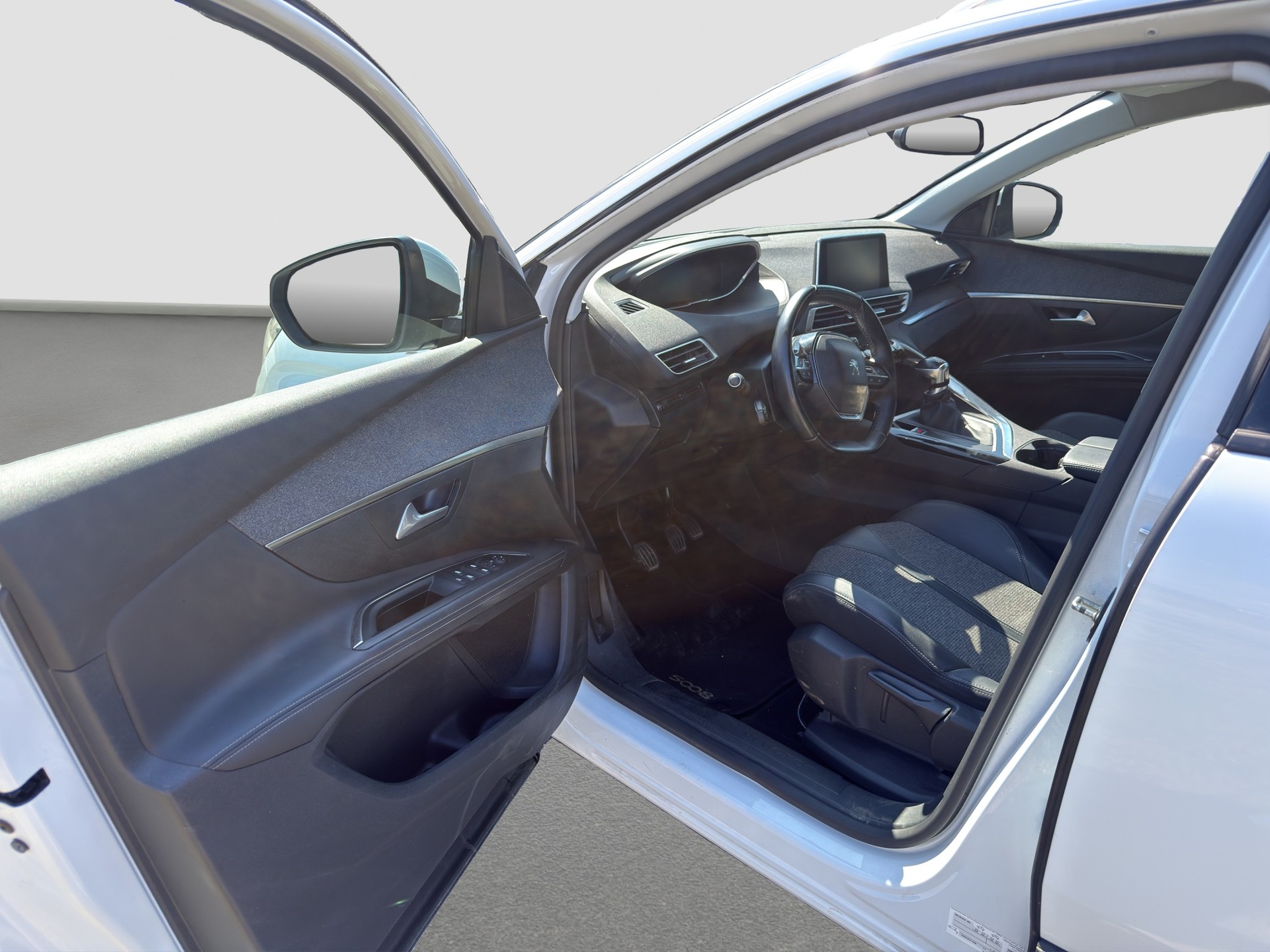 PEUGEOT 5008 1.2 Pure Tech Allure ** Frisch ab MFK ** 7-Plätzer **-image-13